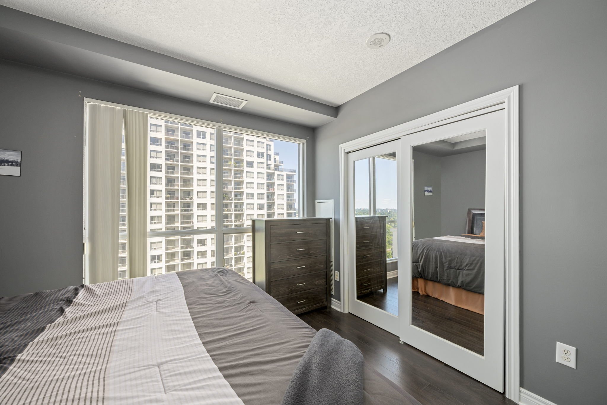 15-Renaissance II-330 Ridout St N-London ON-Kim Boyer-Your Butler Realty-DSC_0212-BB.jpg