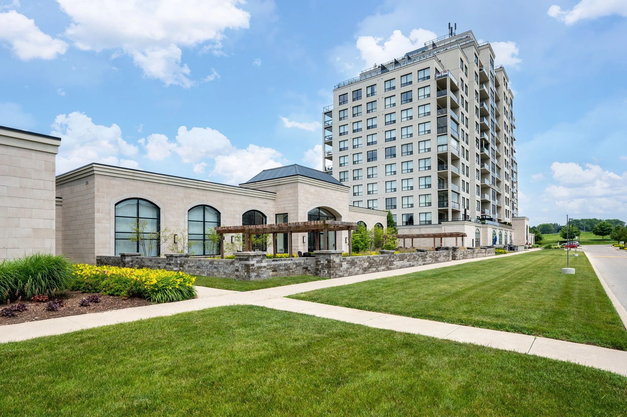 01-1303-240 Villagewalk Blvd-Kim Boyer-Your Butler Realty-DSC_0607.jpg