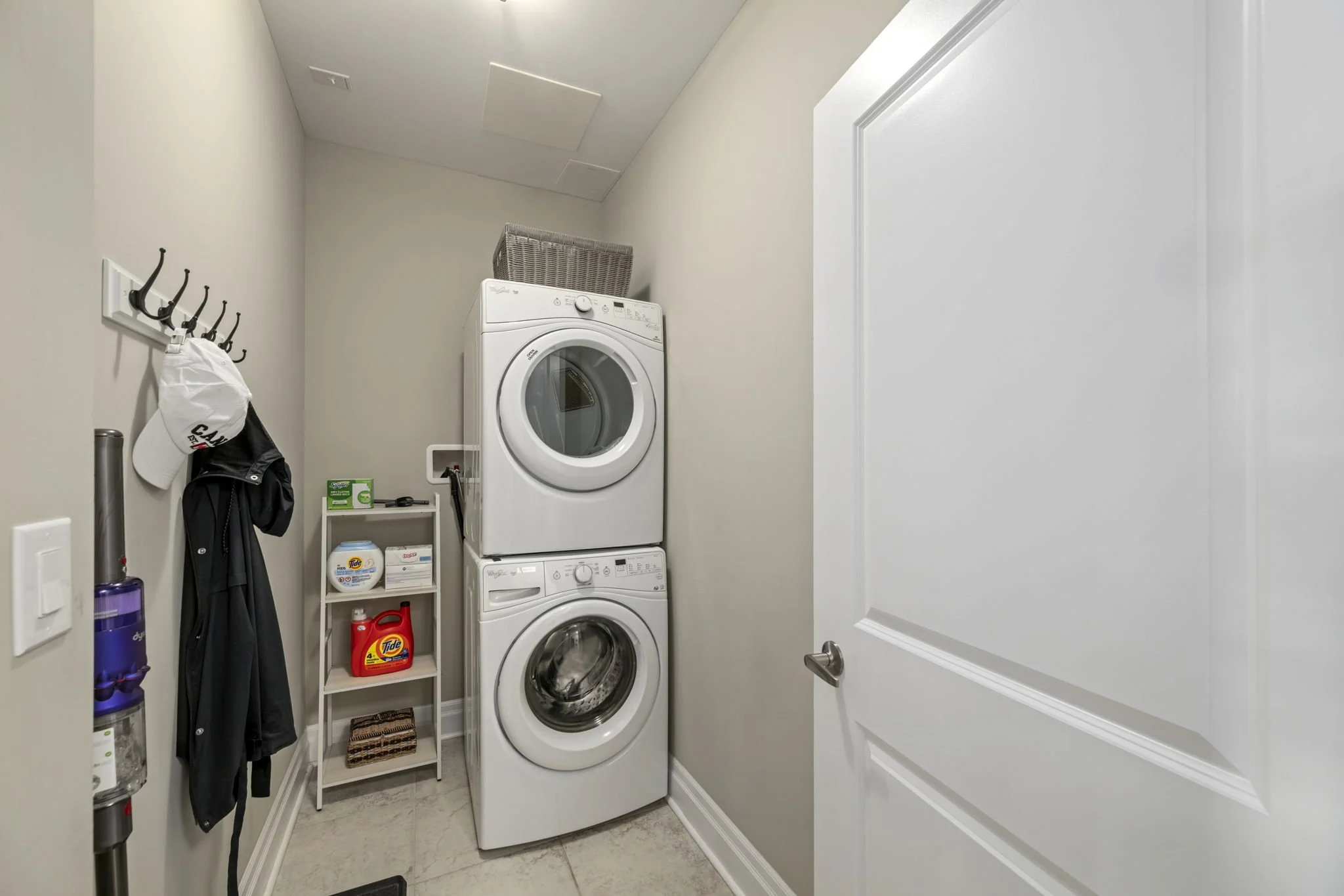 25-1303-240 Villagewalk Blvd-Kim Boyer-Your Butler Realty-DSC_0552.jpg