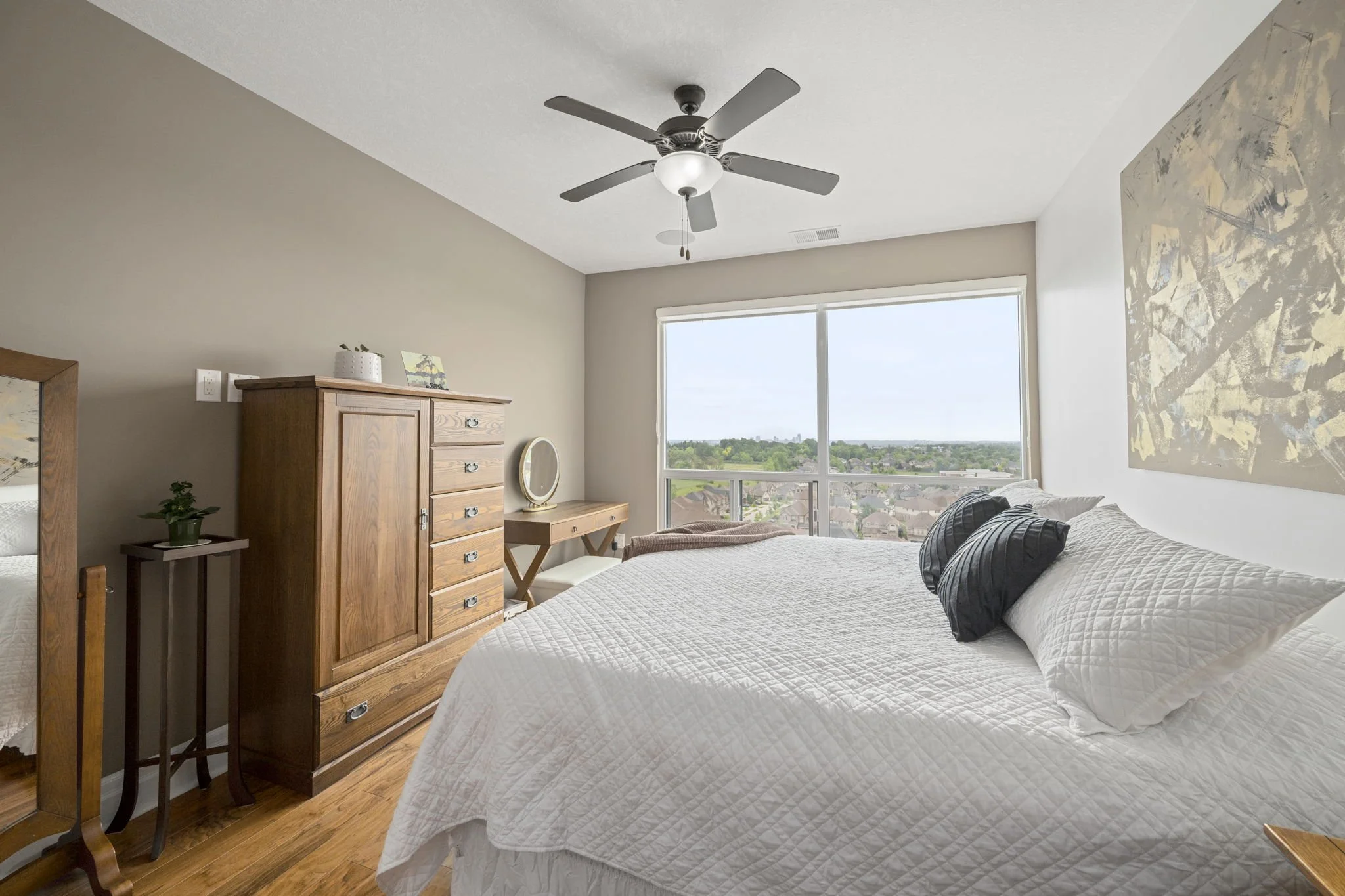 09-1303-240 Villagewalk Blvd-Kim Boyer-Your Butler Realty-DSC_0605.jpg