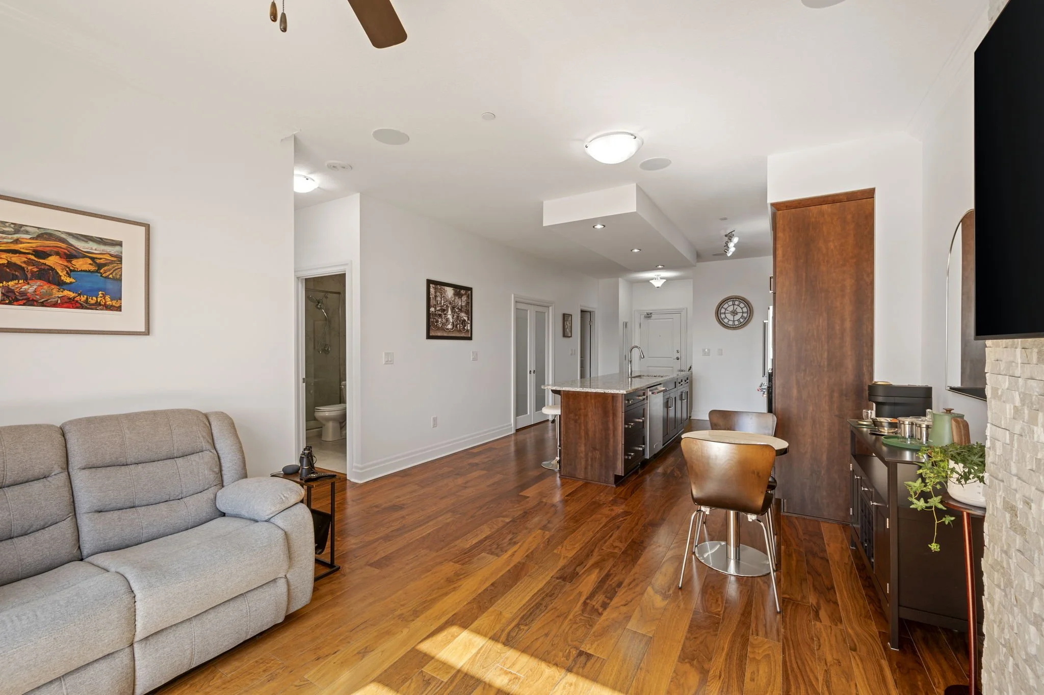 07--1303-240 Villagwalk Blvd-Kim Boyer-Your Butler Realty--DSC_3395.jpg