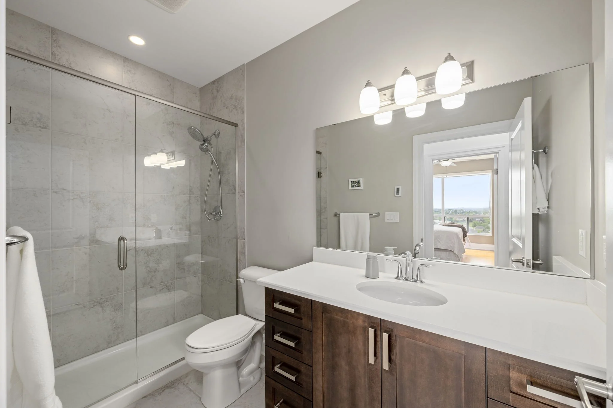 13-1303-240 Villagewalk Blvd-Kim Boyer-Your Butler Realty-DSC_0597.jpg