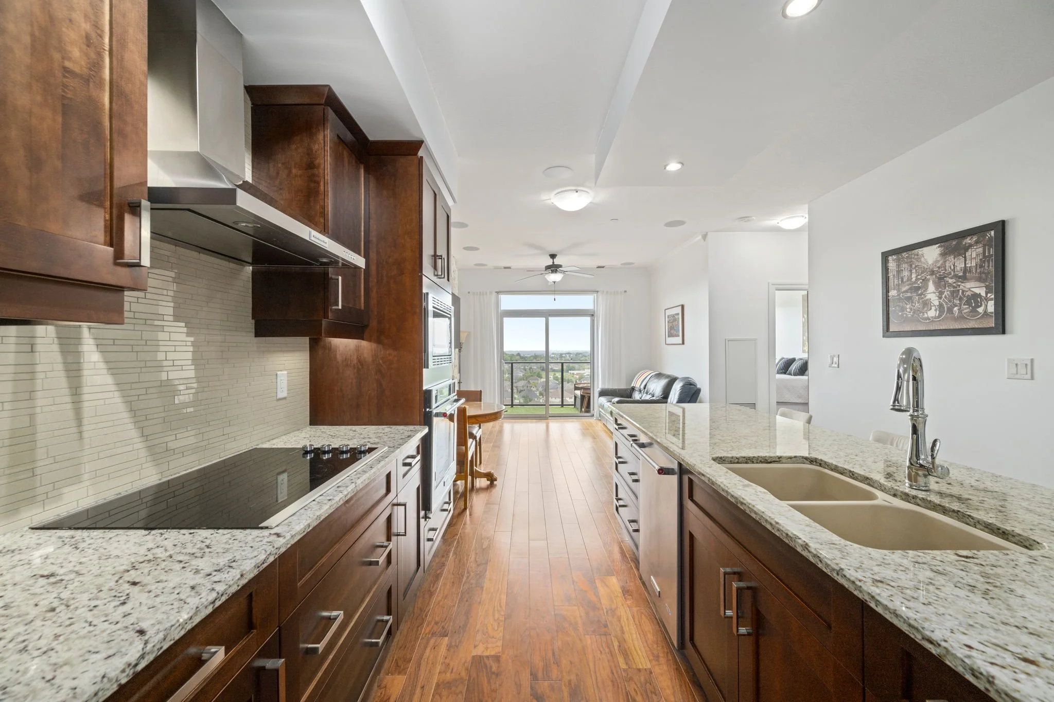 14-1303-240 Villagewalk Blvd-Kim Boyer-Your Butler Realty-DSC_0586.jpg