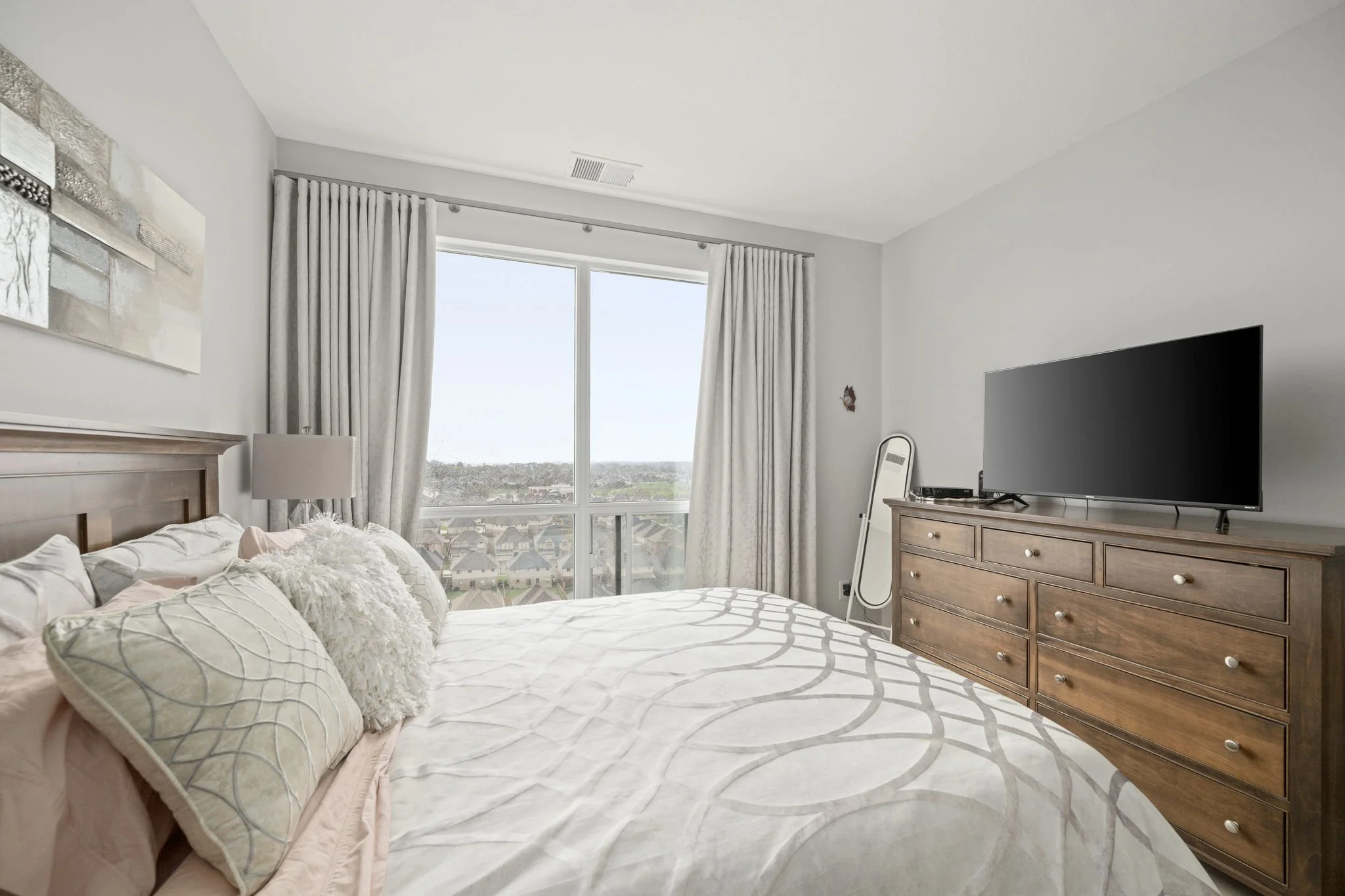 15-1304-240 Villagewalk Blvd-Kim Boyer-Your Butler Realty-DSC_6778.jpg