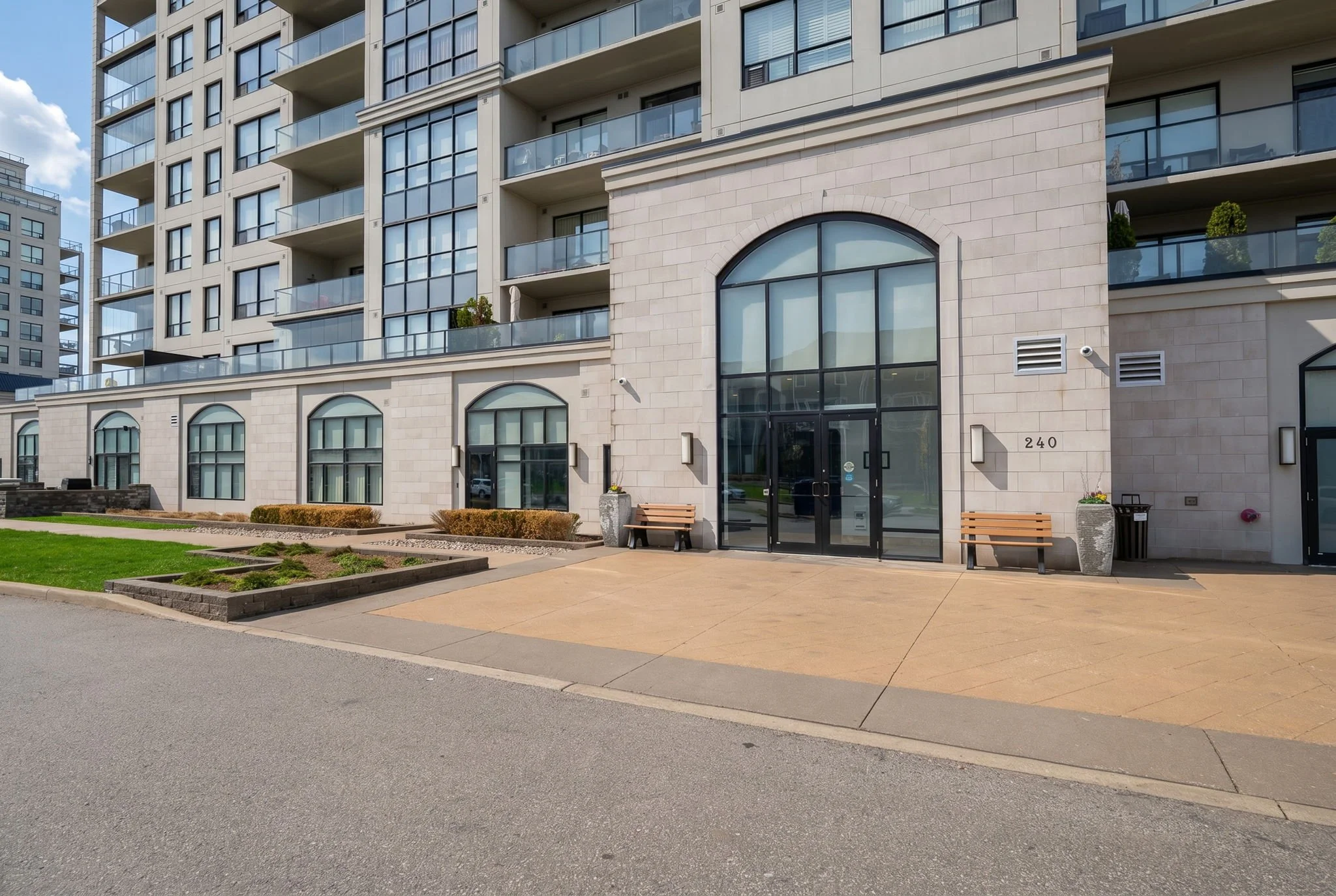 02-1304-240 Villagewalk Blvd-Kim Boyer-Your Butler Realty-DSC_6825.jpg