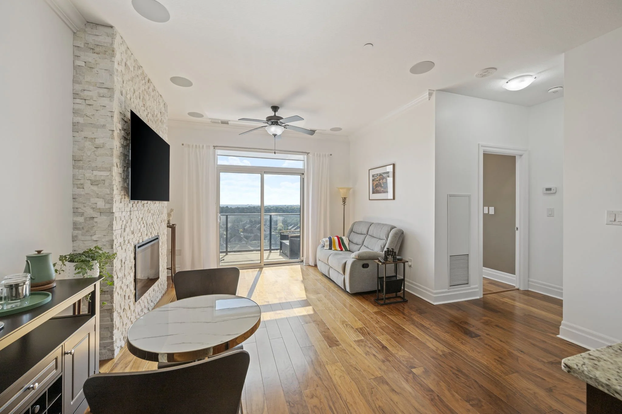 08--1303-240 Villagwalk Blvd-Kim Boyer-Your Butler Realty--DSC_3386.jpg