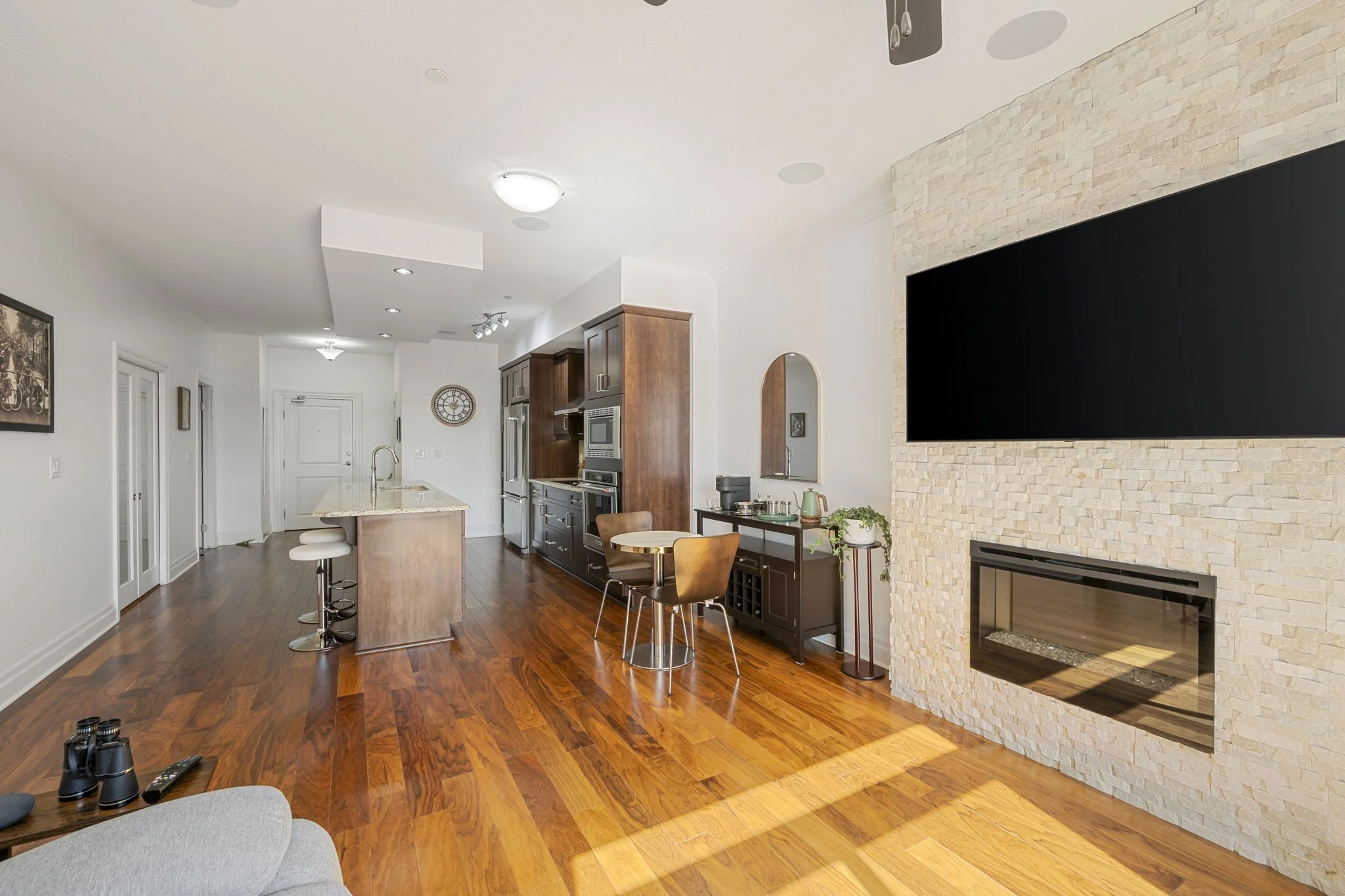 06--1303-240 Villagwalk Blvd-Kim Boyer-Your Butler Realty--DSC_3392.jpg