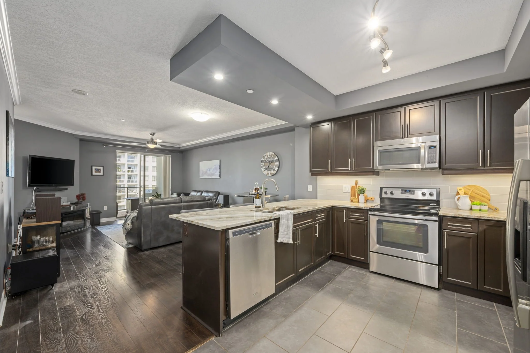 05-Renaissance II-330 Ridout St N-London ON-Kim Boyer-Your Butler Realty-DSC_0180.jpg