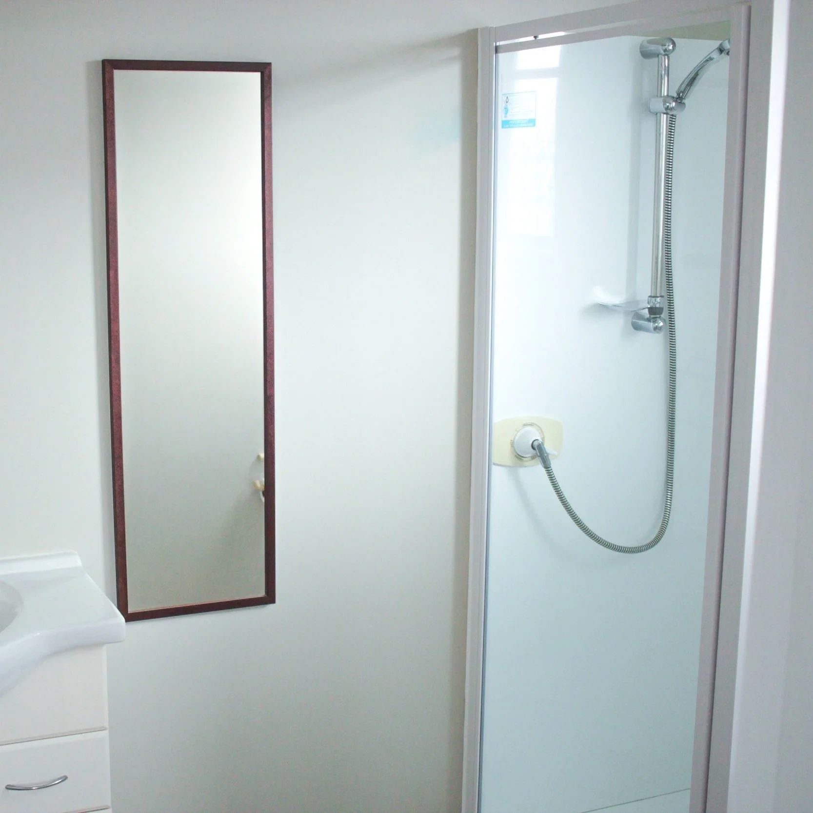 clean and tidy ensuite...