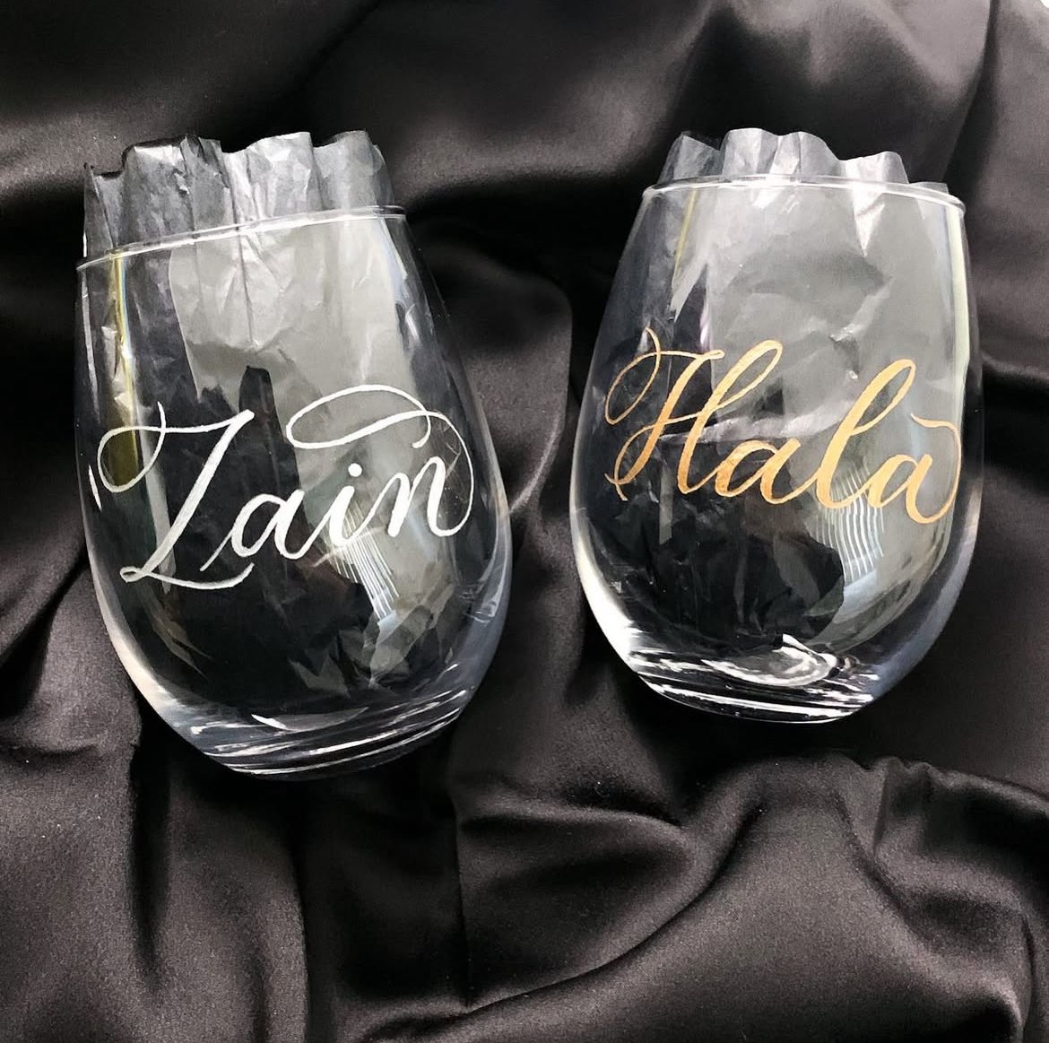 Toronto_Calligraphy_Engraving_Stemless_Wine_Glasses_Couple.jpeg