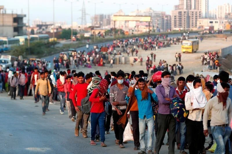 Migrant workers in the outskirts of New Delhi walking back to their villages after India declared a nation-wide lockdown. (REUTERS/Adnan Abidi)