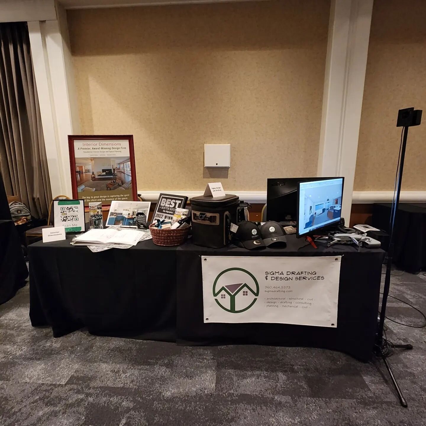 Had a super fun time last night at the @olympiamasterbuilders Homebuilders Expo! We were able to talk to lots of new and familiar faces. Showing off our virtual reality home walk though setup was a blast! Thanks for sharing space with us, @interiordi