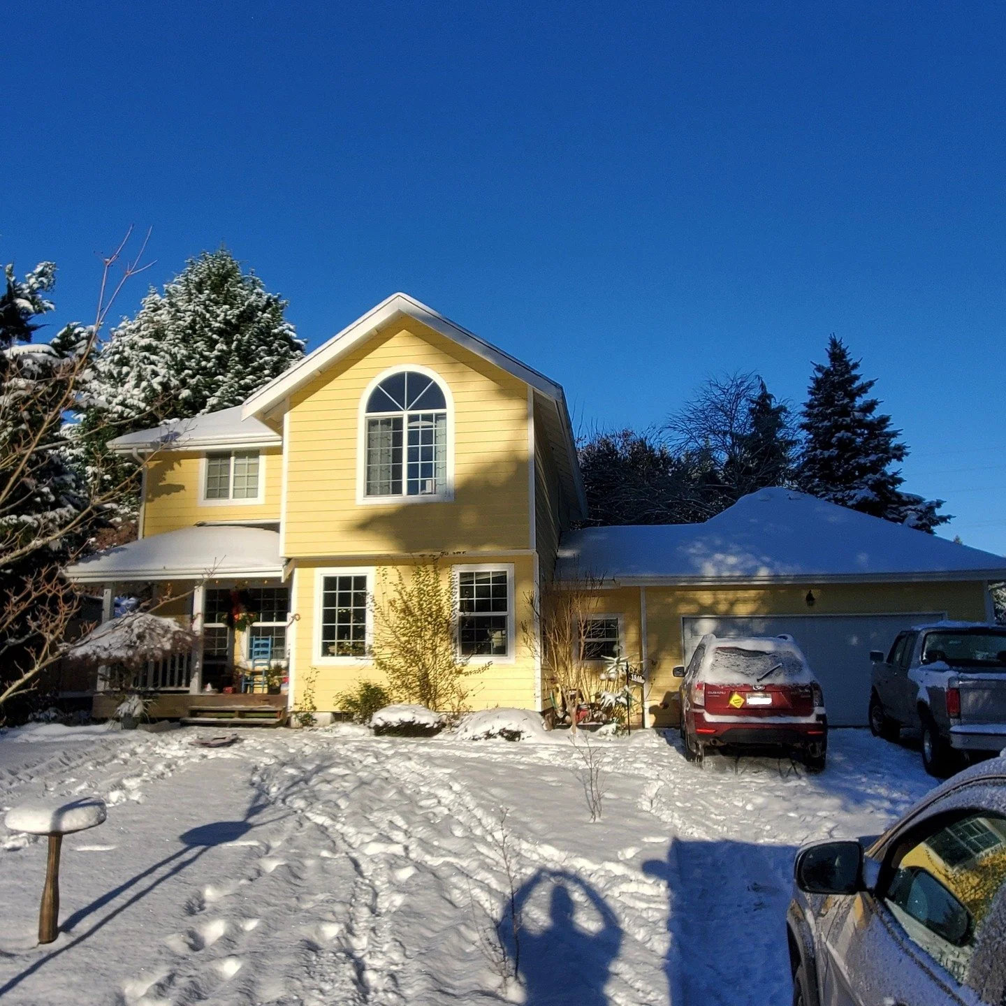 Expanding over a garage can sometimes be an simple way to gain livable space for your home. This one turned out nicely, and looks like it was originally built this way!

#architecture #architecturaldesign #3ddesign #homedesign #homedesigning #residen
