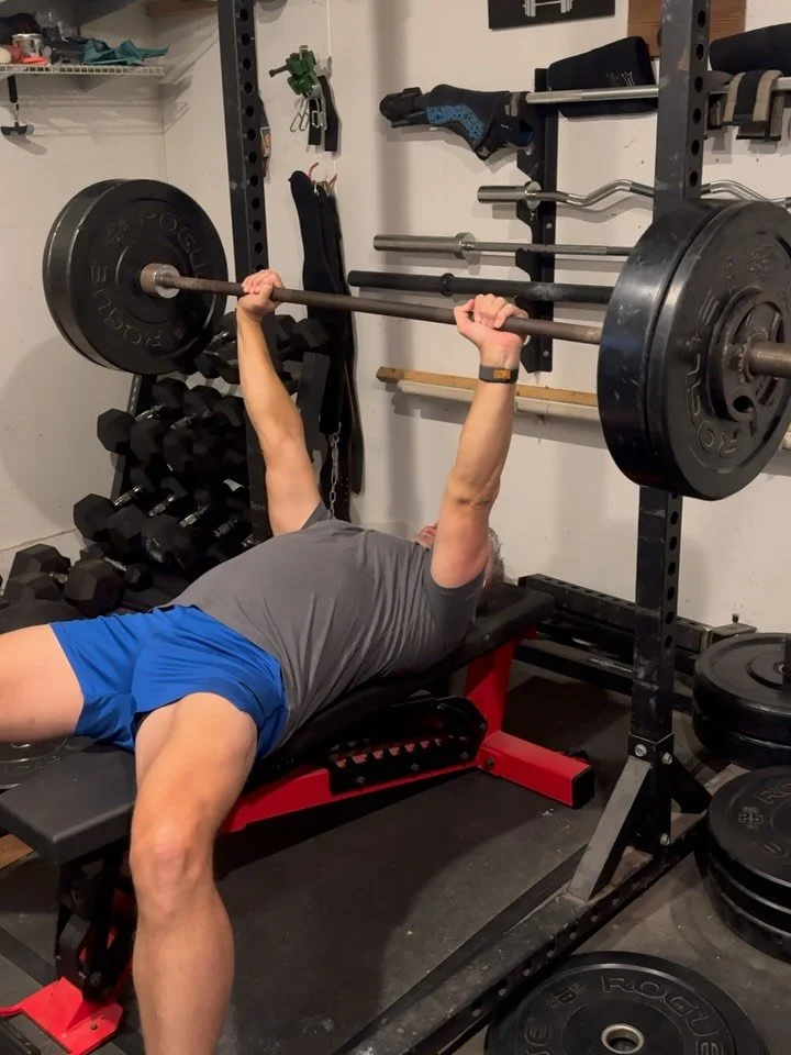 3rds
6-4-6 Bench Press
12 Supinated Bent over row
2-4-6-8-10
Gorilla rows
KB sprawl
*20 single unders between sets
#builtthroughconsistency #thedadbodgym #dadbod #fitover40 #fitdad #consistency #garagegym #functionalbodybuilding
#homegym #streetpa