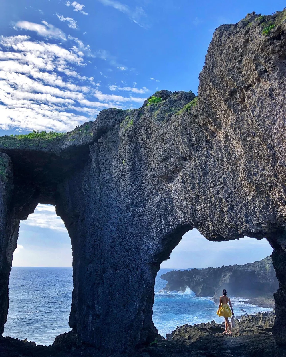 👓 MEGANE IWA 👓 at innojofuta are amazing lava rock formations, however the most famous are the Megane Iwa, aptly named for the eyeglass shape they form 🙏🏻
&bull;
&bull;
🌟 I loved this place for its wild, darkness, it&rsquo;s otherworldly appeara