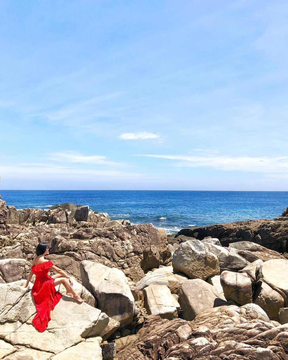 ❤️ MUSHIROZE 🙏🏻 discover a stunning landscape of gigantic granite flat slabs standing at contrasting angles on the northern coast of Tokunoshima ❤️
&bull;
&bull;
#tokunoshima #amamiisland #kagoshimajapan #offthebeatentrack