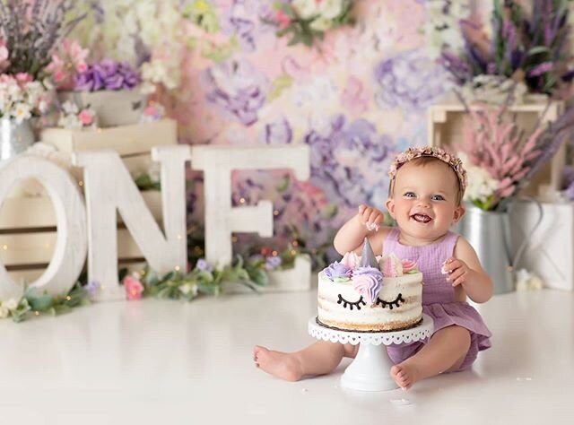 Happy Birthday, sweet Olivia &hearts;️ #cakesmash #firstbirthday #smashandsplash #unicorn #babygirl #maternity #sittersession #happybirthday  #childphotography #newbornphotography #babyphotography #babyphotographer #wisconsinphotographer&nbsp; #wisco