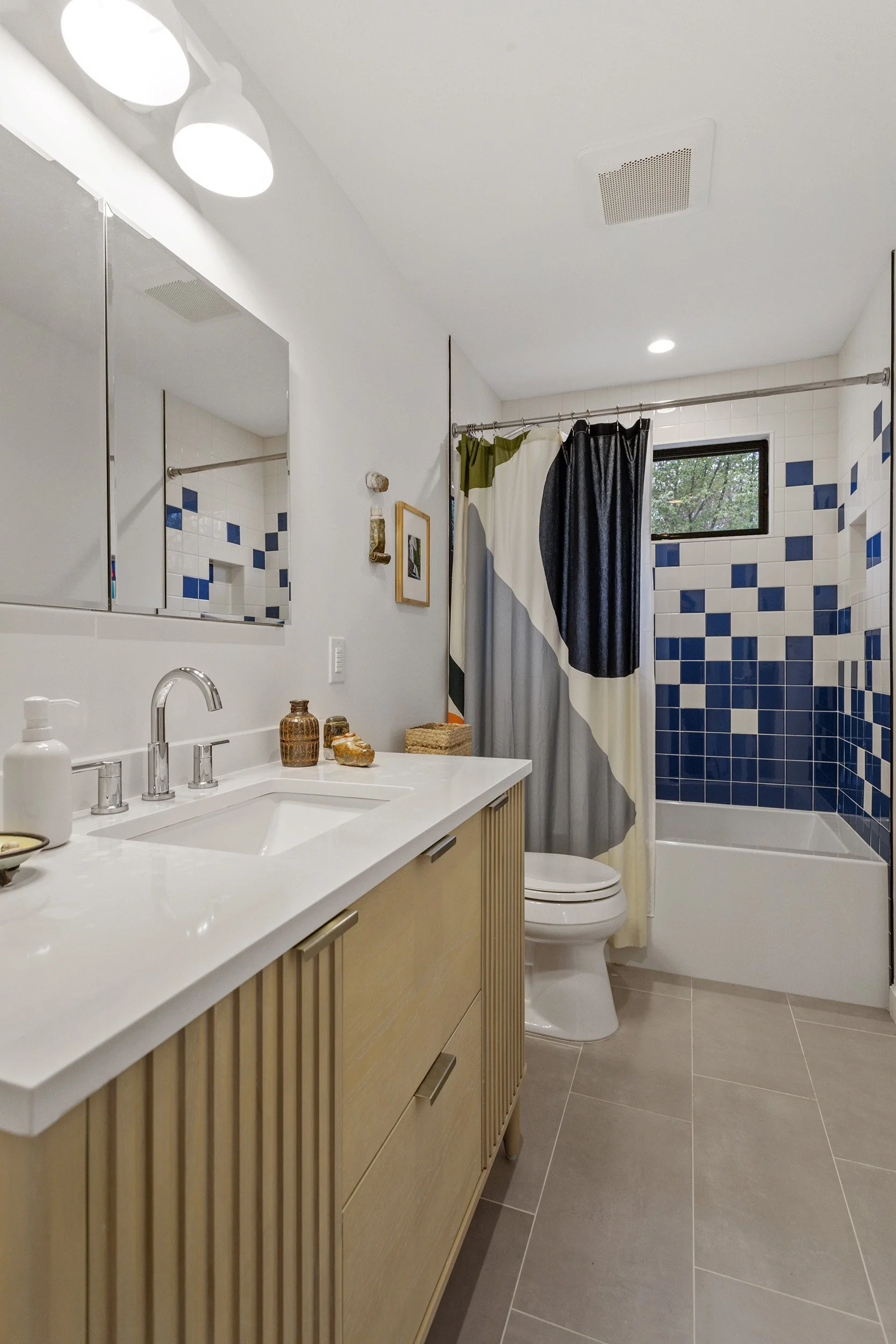 2001 Watkins St_58.jpg
