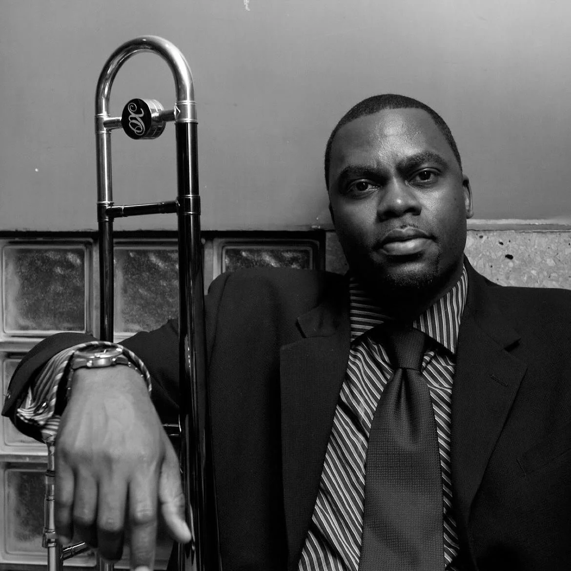 🎺🎷 Live Music Spotlight: 5 Points Nutcracker Band🎶

Get ready for a musical journey like no other with our exceptional 6-piece band, under the direction of the talented Tenia Renee Nelson, featuring Alex Tripp on drums, Gavin Worland on trumpet, a