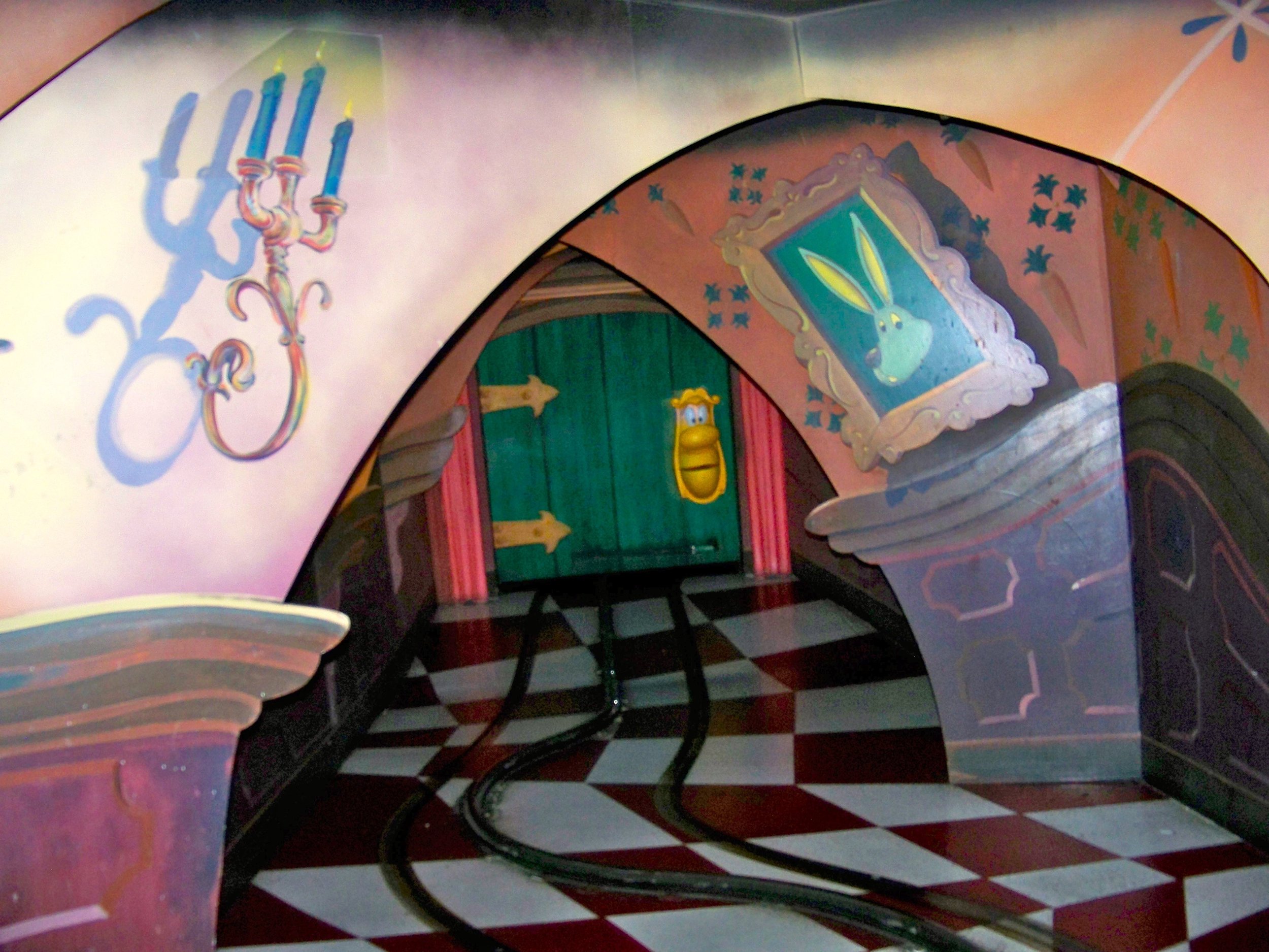 Alice in Wonderland Maze, Attractions