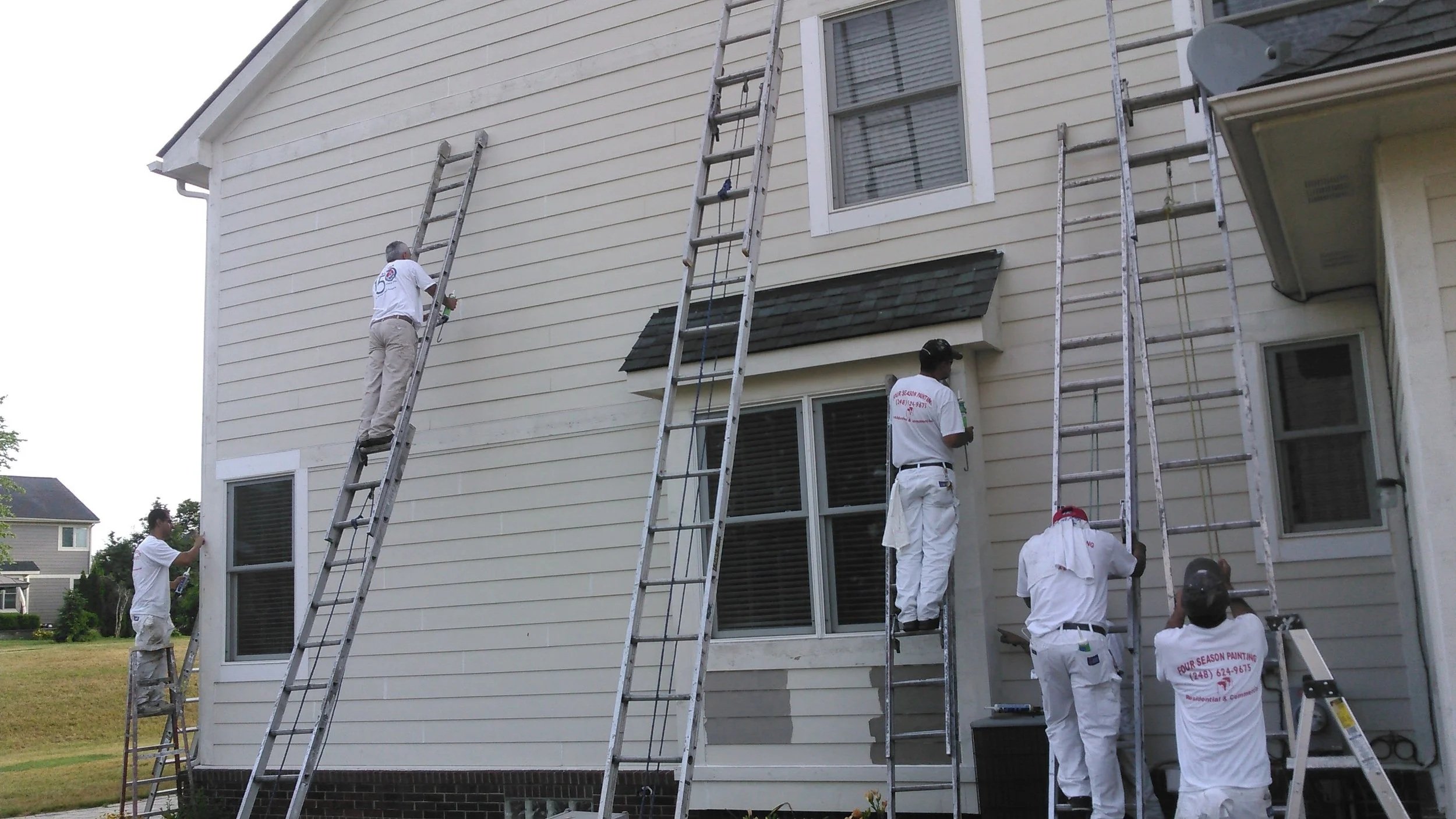 At Four Season Painting, we’re passionate about transforming your home with our interior and exterior painting services in Northville Township, Michigan. Our exterior solutions enhance your home’s curb appeal with stunning colors and protect it from 