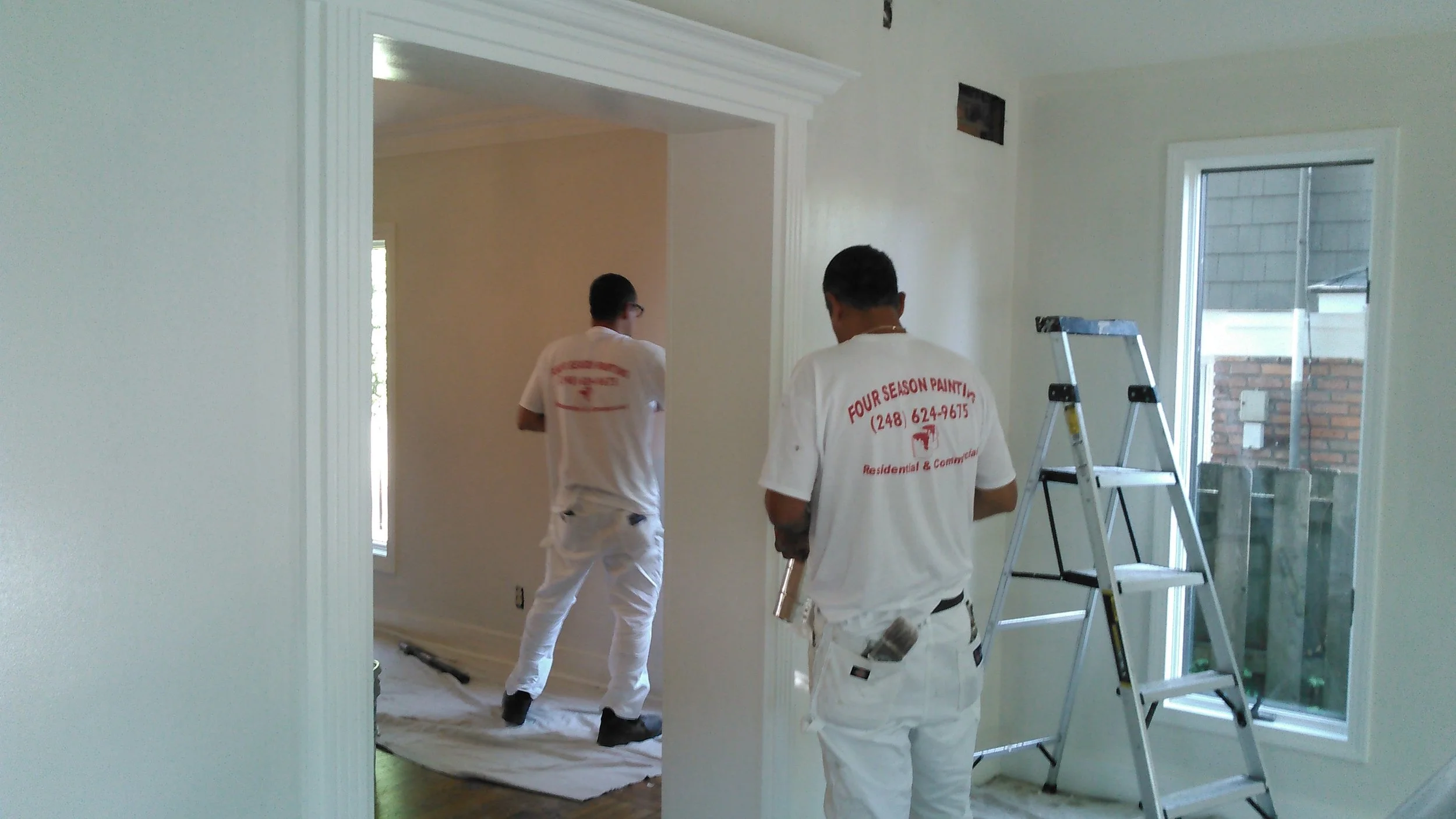 Interior House Painters serve in New Hudson, MI, Four Season Painting is a painting contractor that provide affordable interior house painting in New Hudson, MI, Since 1995