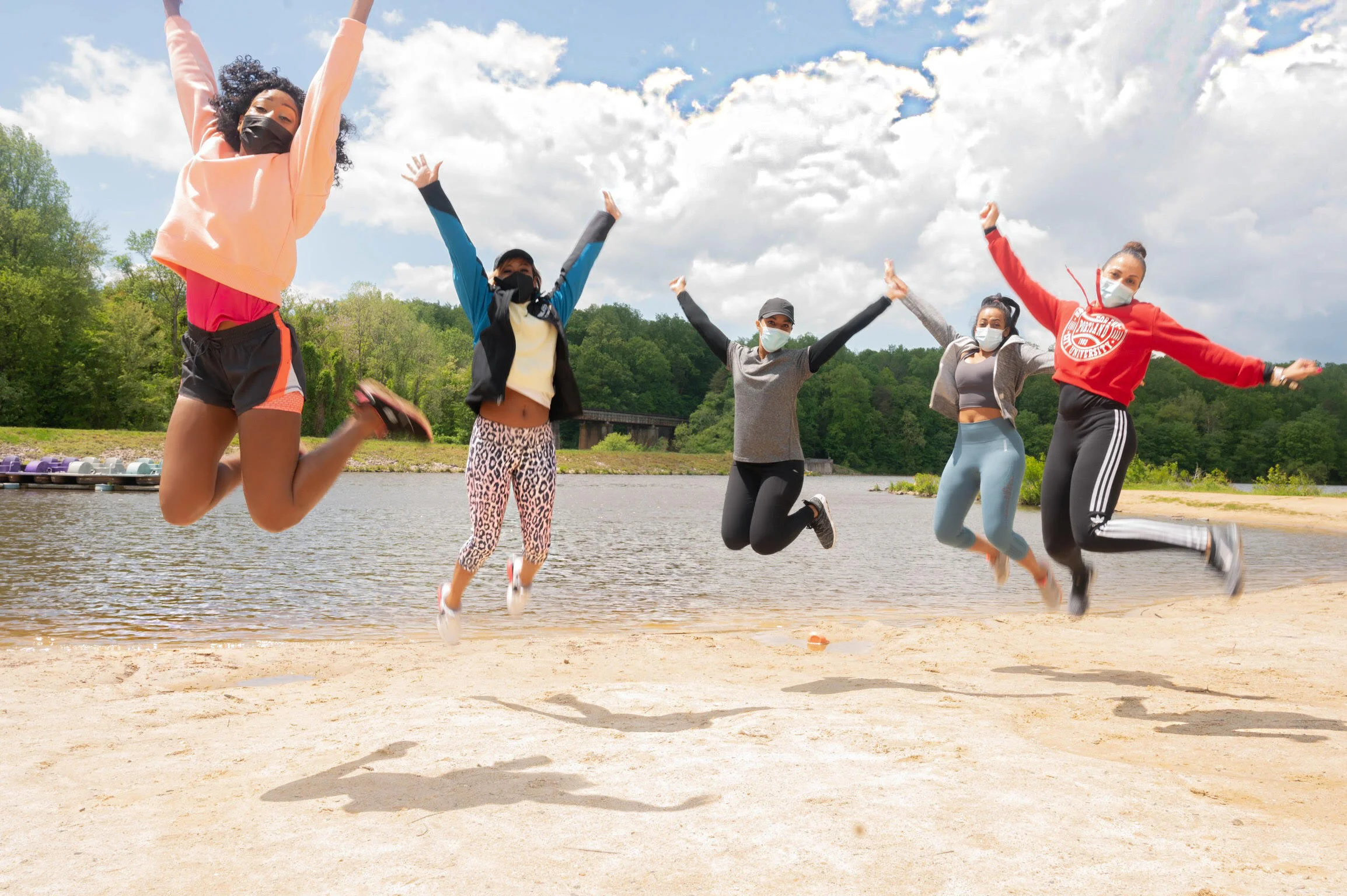 CHARDELLE MOORE KICKS OFF MENTAL HEALTH AWARENESS MONTH WITH MOTIVATIONAL MOORE OUTDOORS SOUL HIKE PRESENTED BY C-MOSS LIFE
