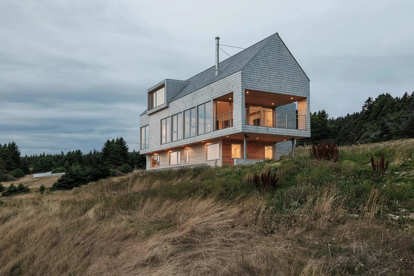 Windhaven | Named after the clients&rsquo; family farm in Wisconsin. On Newfoundland&rsquo;s windswept coastline, the title is put to the test.

Photography:
@janebrokenshire 

Architect:
@hoylesarchitecture 
Evan Hoyles &amp; @mattbenteau 

Builder: