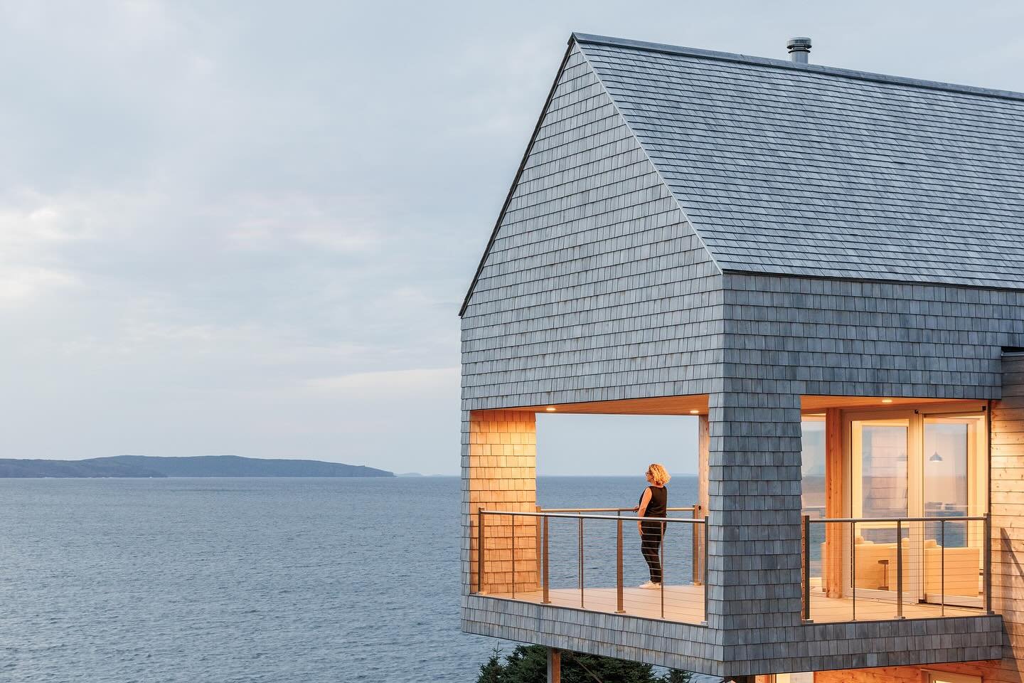 Windhaven

Architect:
@hoylesarchitecture 

Photography:
@janebrokenshire 

Builder:
@bonavistaliving 

Stay
@windhaven_bonavista 
.
.
.
.
.
#architecturelovers  #newfoundland #explorenl #nlarchitecture #newfoundlandarchitecture #newfoundlandbuzz #ho