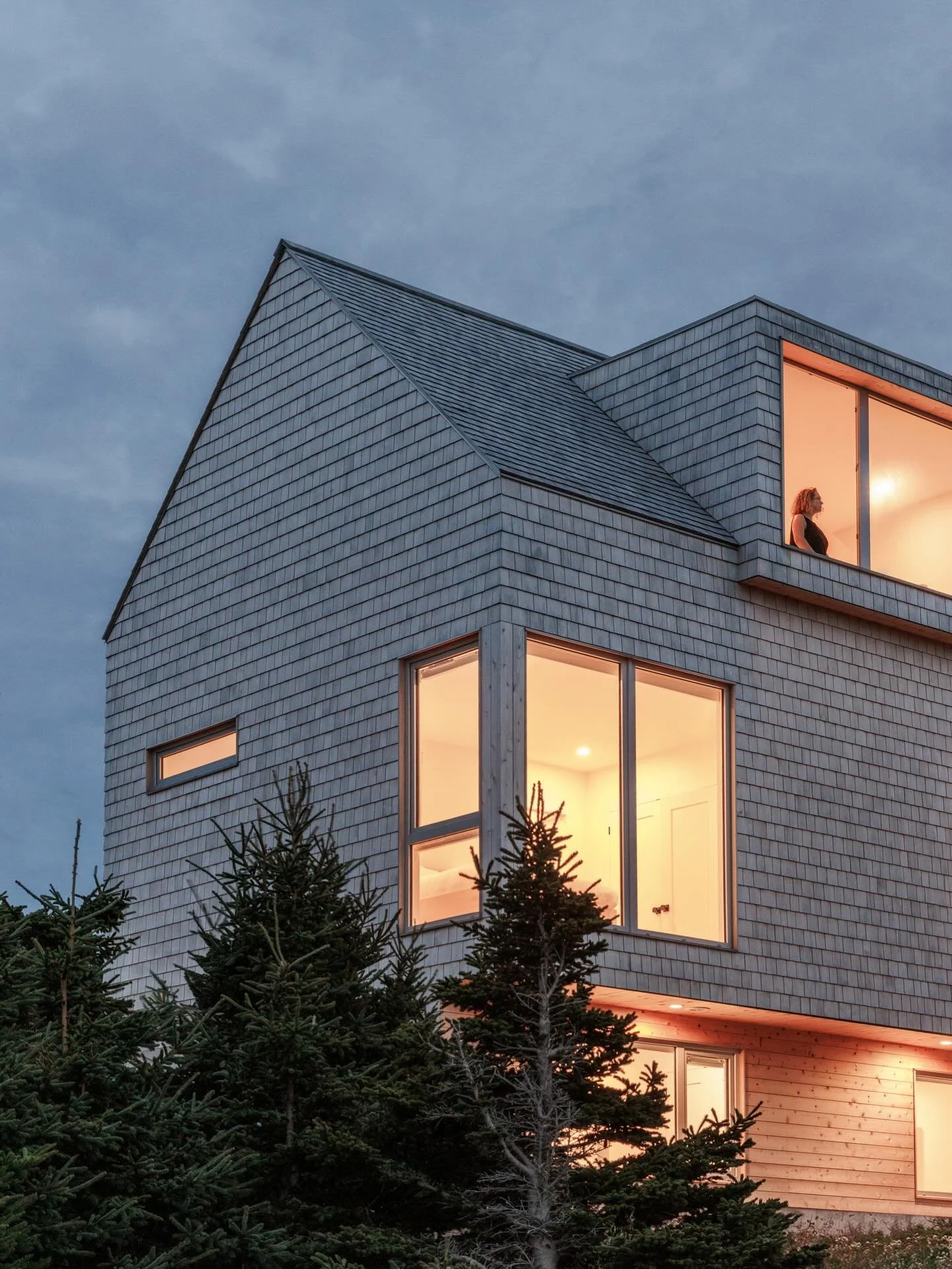 Night watch from the lookout 🔭✨

Architect:
@hoylesarchitecture 

Photography:
@janebrokenshire 

Builder:
@bonavistaliving 

Stay:
@windhaven_bonavista 
.
.
.
.
.
#architecture #design #newfoundland #explorenl #newfoundlandarchitecture #hoylesarchi