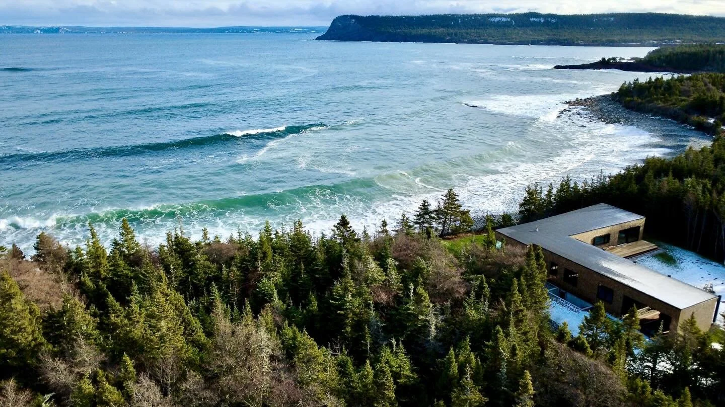 In construction with @east.coast.modern 

Photography:
@northernedgedrones 

Construction:
@sablebuildingdesign 
.
.
.
.
.
#architecture #eastcoastmodern #newfoundland #explorenl #hoylesarchitecture