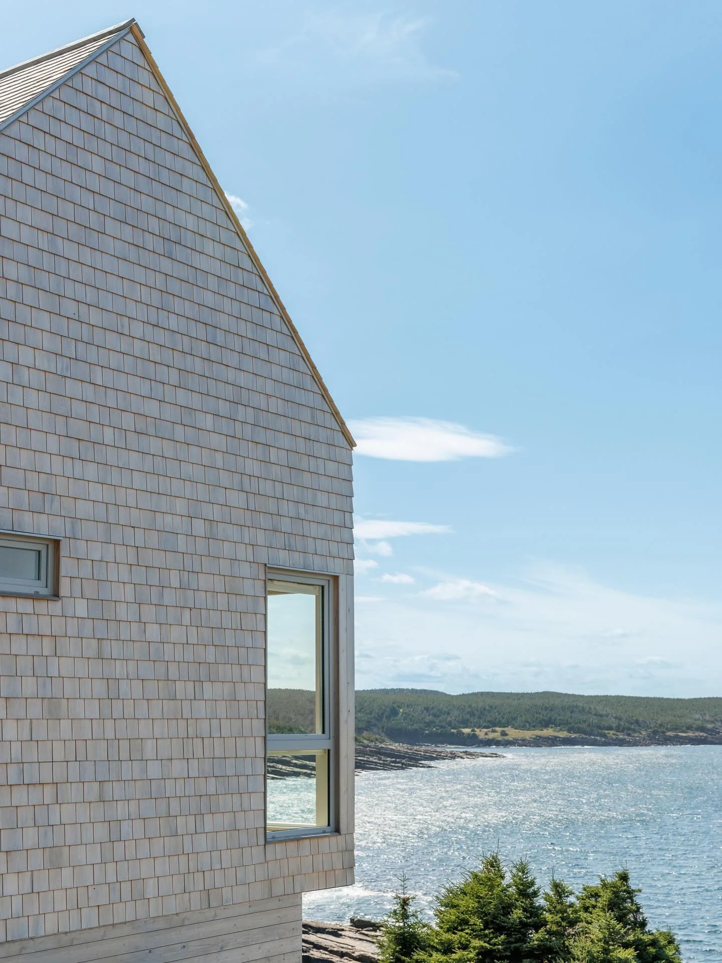 Windhaven

Architecture:
@hoylesarchitecture 

Photography:
@janebrokenshire 
.
.
.
.
.
#cedar #architecture #newfoundland #newfoundlandarchitecture #hoylesarchitecture