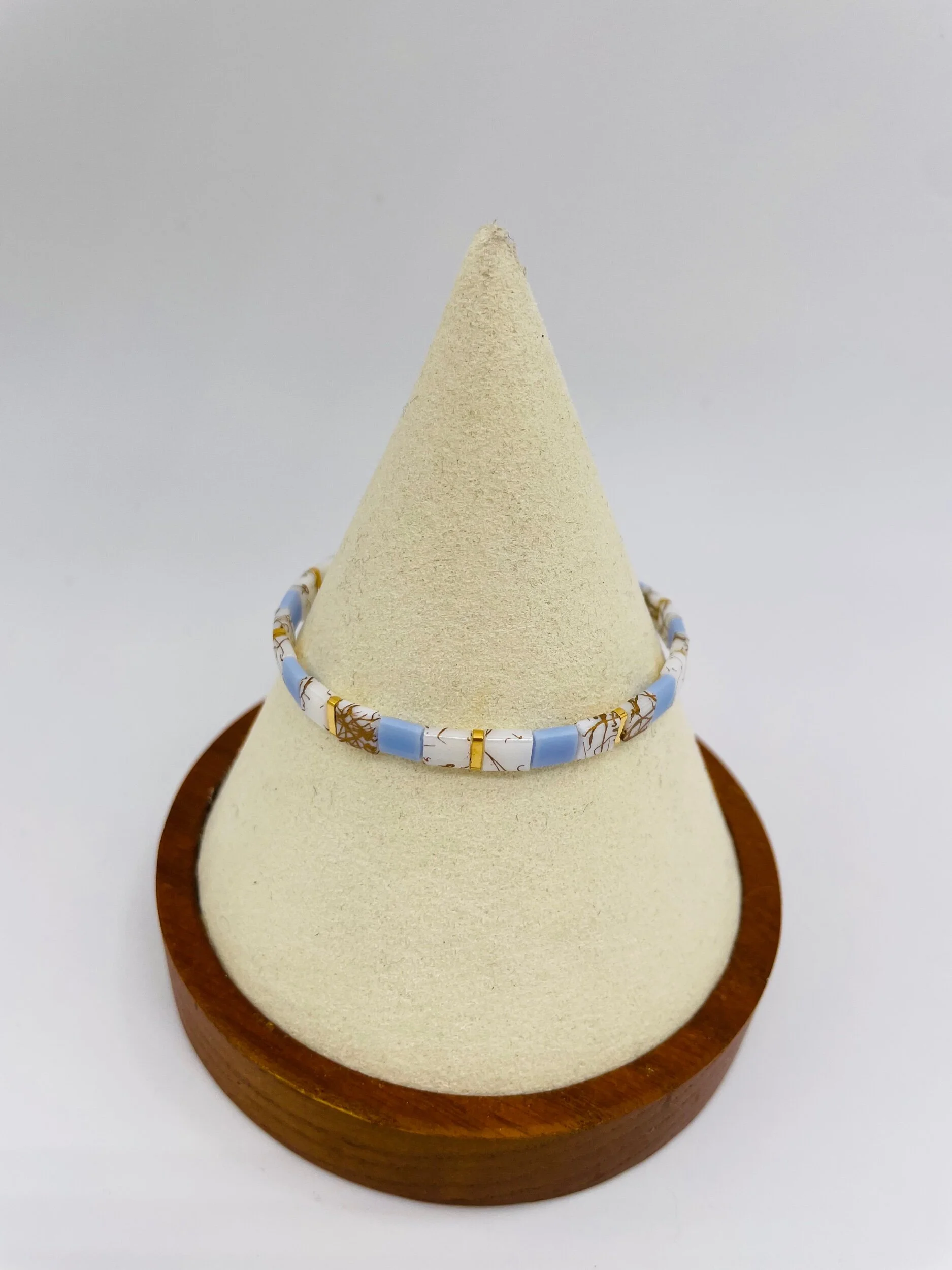 6D51C8A5-5E82-4593-B7F6-4083A7CBE3FD