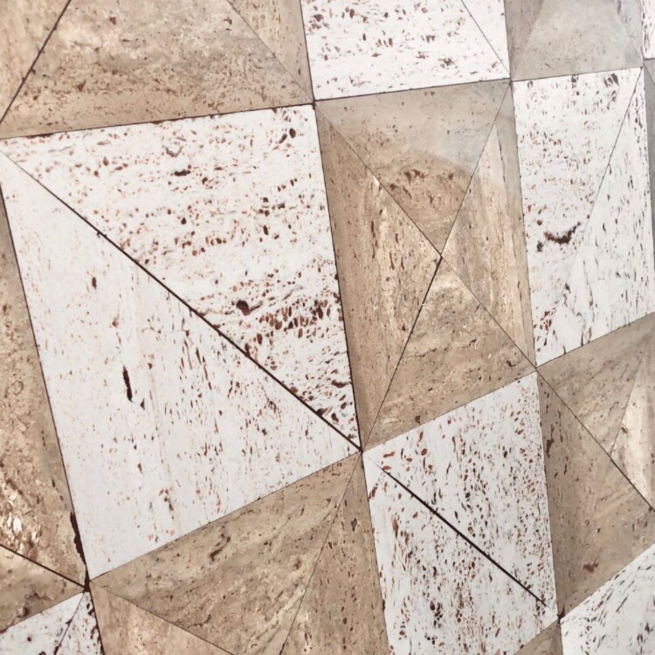 Major #inspo from this travertine checkered tile find by @bettencourtmanor 🙌🏼