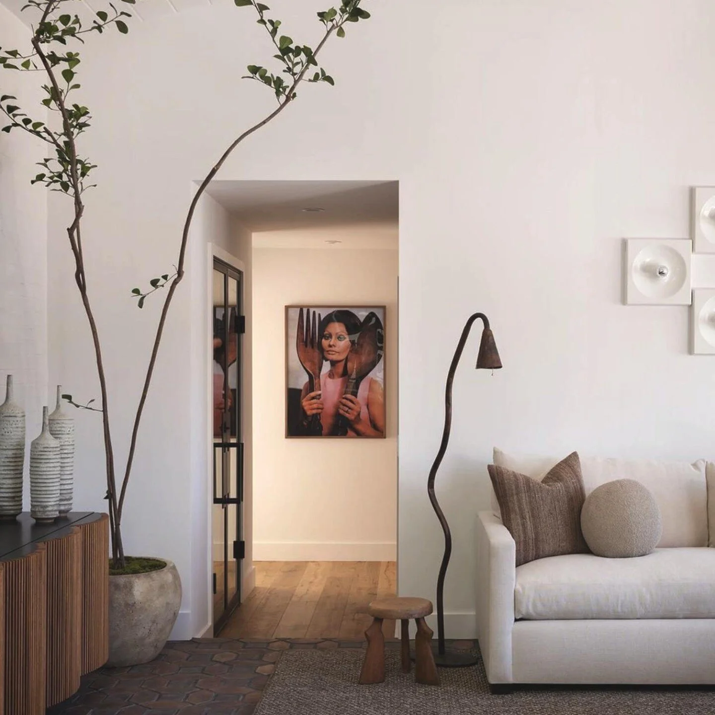 love this space by @transitionstatedesign 🙌🏻 that lamp ✨