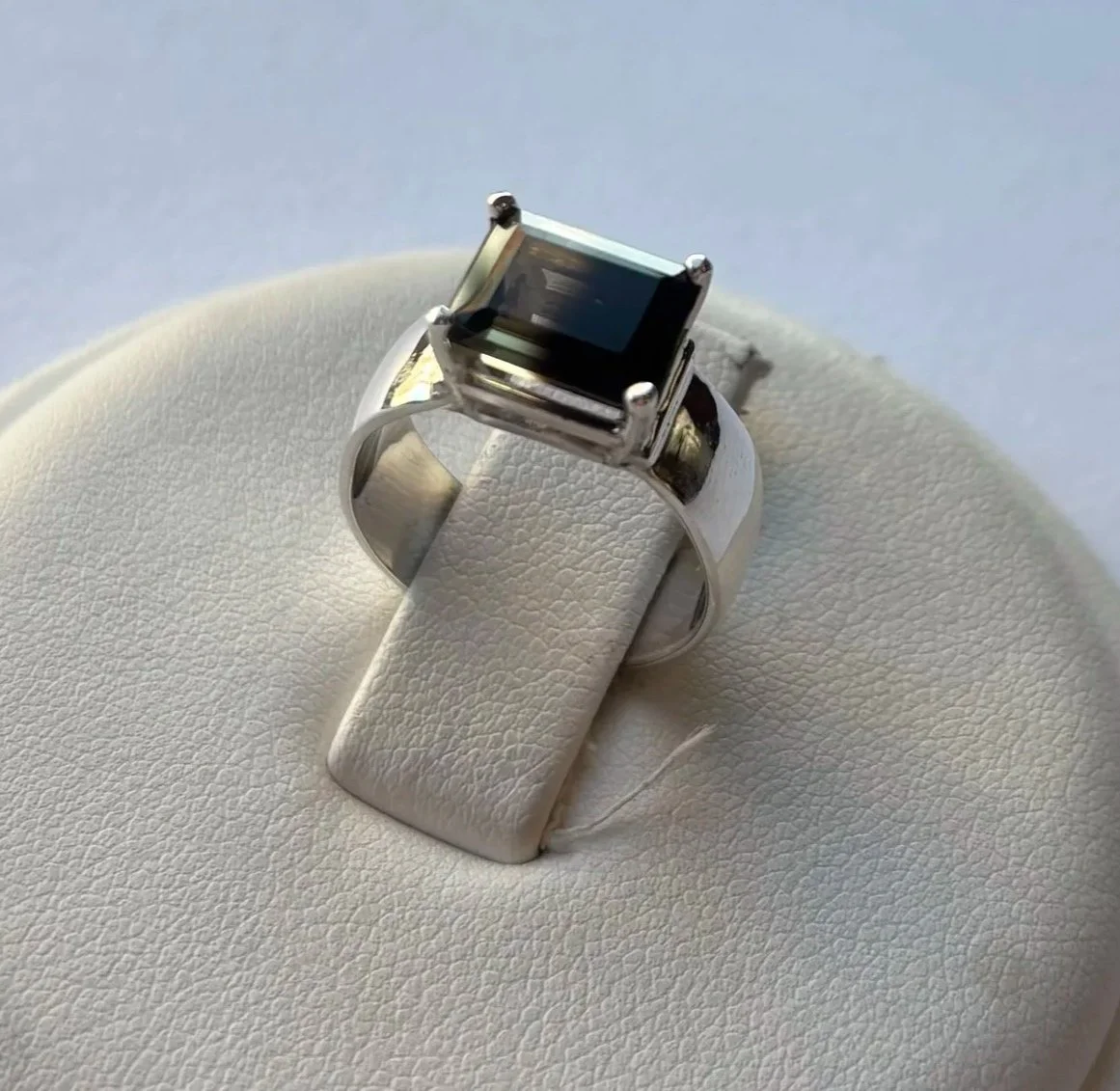  Quartz set in sterling silver 