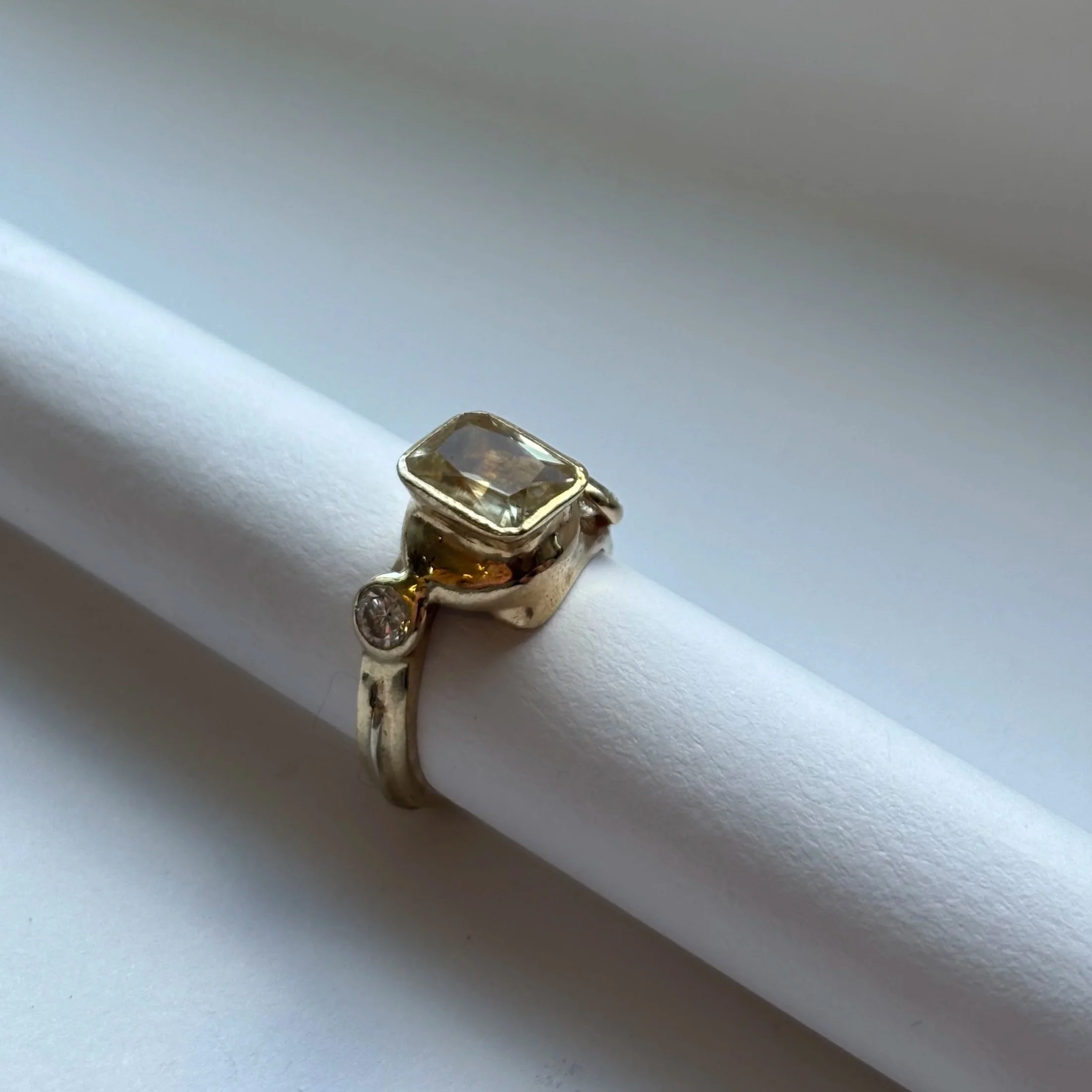  Quartz and diamonds set in 14K yellow gold 