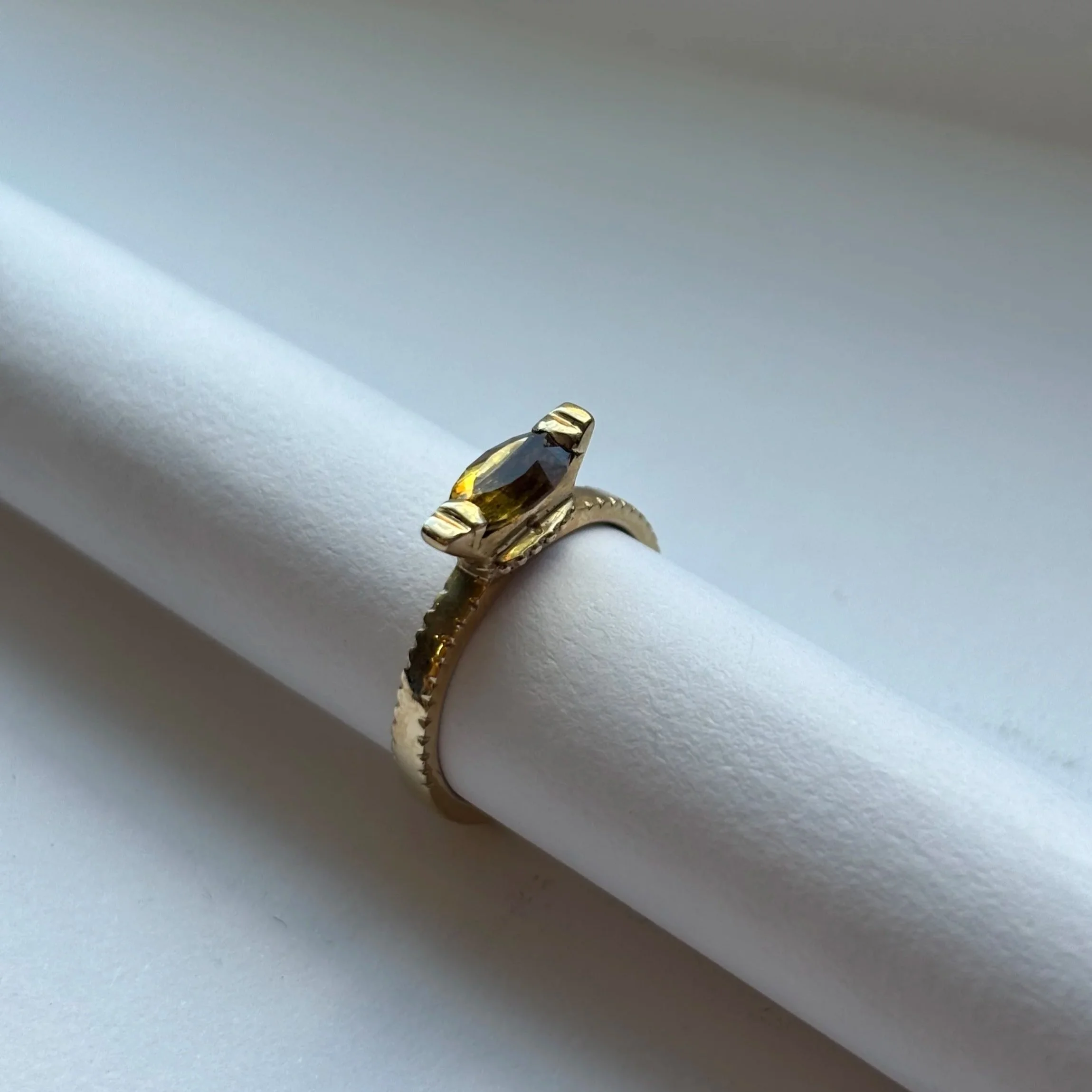  Sapphire set in 14K yellow gold 