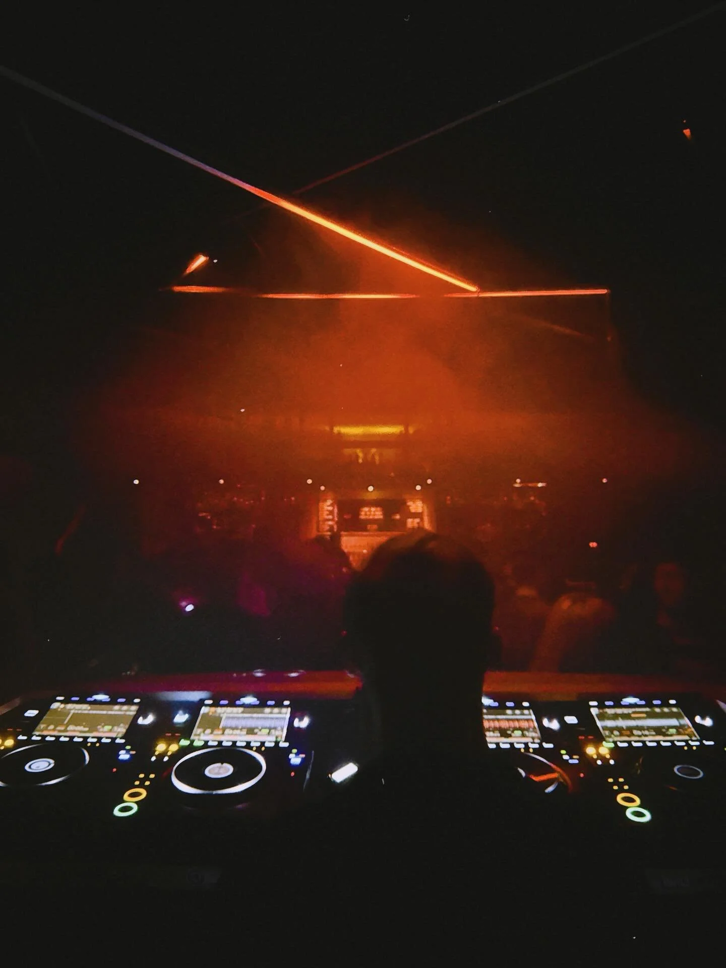 I had such a magical time rinsing tracks at St. Vitus last night! 
Thanks to everyone who came out to dance and party. 

I&rsquo;ll be closing the Tus down again tonight for Disco Sundays come finish the week strong!

📸 @setjjjj