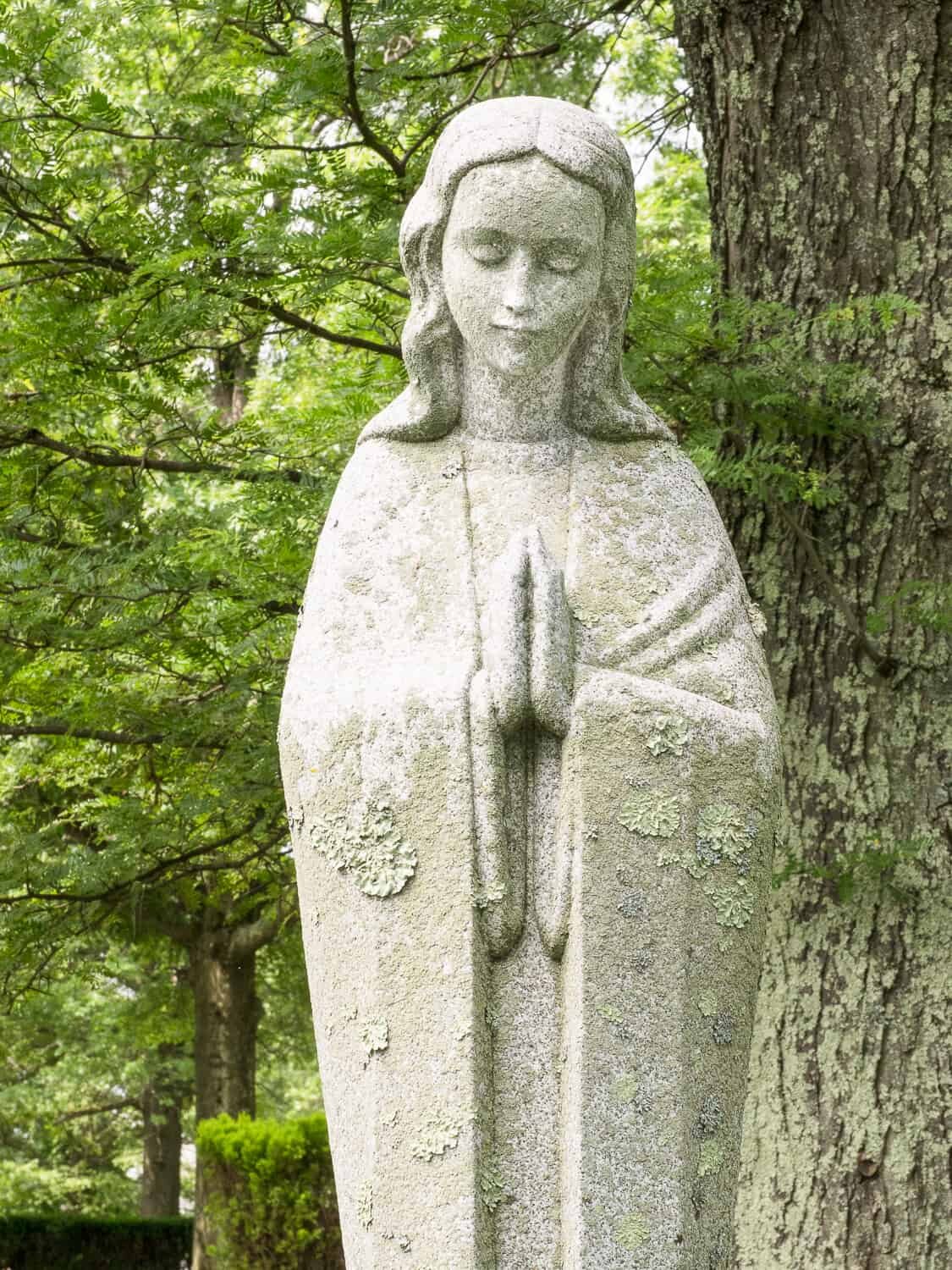 praying statue Valhalla, New York