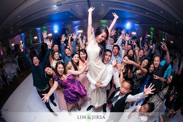 Packed our dancefloor real quick for this dope fish eye shot!⠀⠀⠀⠀⠀⠀⠀⠀⠀
⠀⠀⠀⠀⠀⠀⠀⠀⠀
#weddings #orangecounty #ocweddings #weddingstuff #weddingideas #socalweddings #weddingday #bride #weddingdjs #excellencedjs