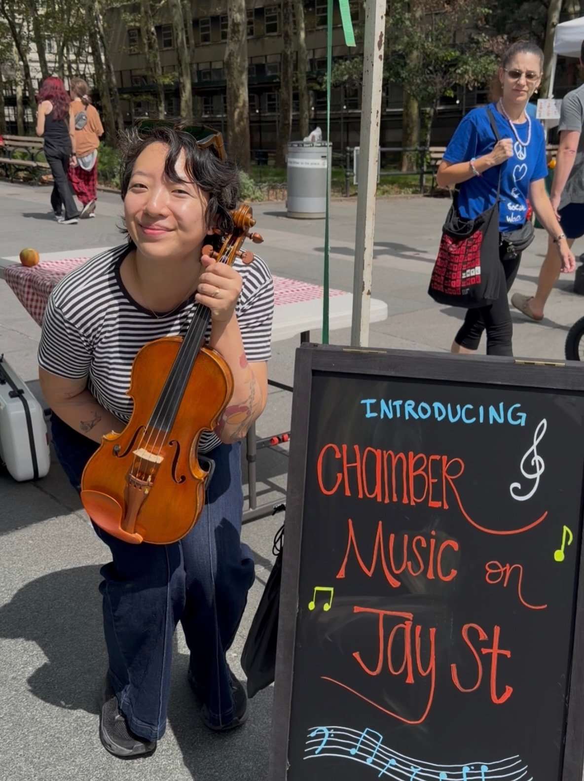 🌽Chamber Music on Jay St is at the Farmer&rsquo;s Market again this Saturday 9/19 from 10:30am

First jam was a success! Thank you to my salsa, Muay Thai, and music friends for bopping over. Swing by to chomp on a NY apple, make some dog friends, an