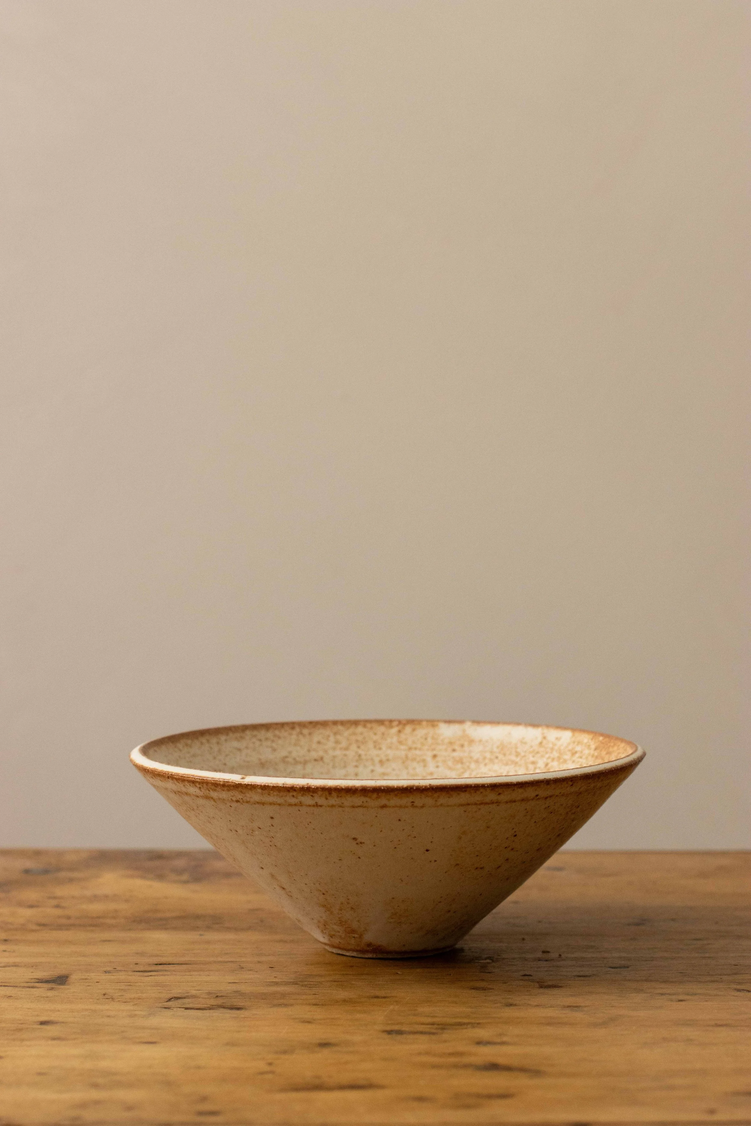 Angled bowl in cinnamon