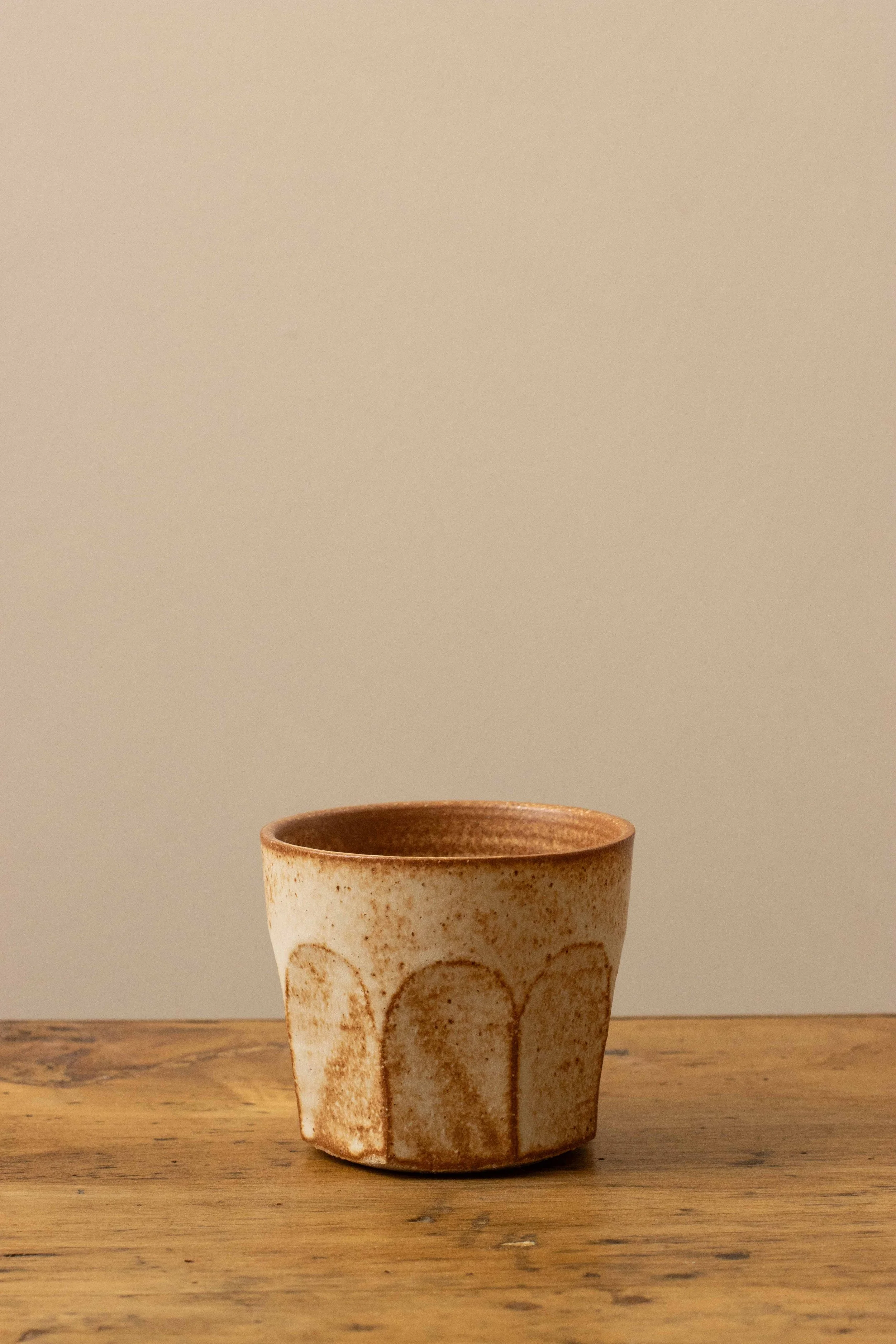 Faceted cup in cinnamon
