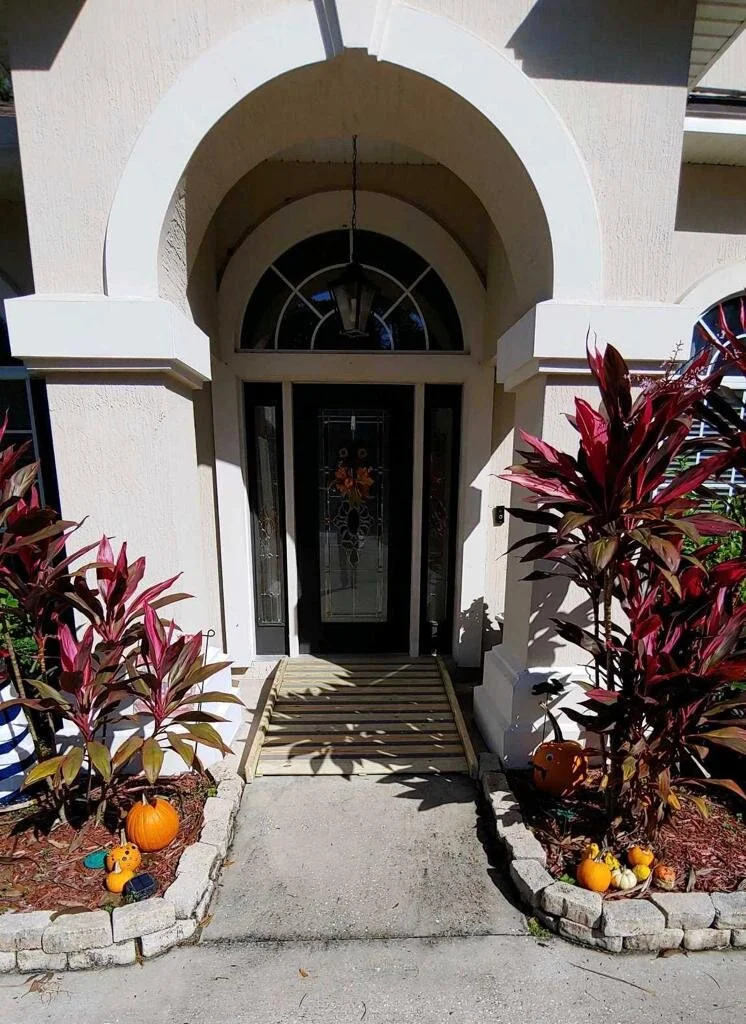 Front door wheelchair ramp