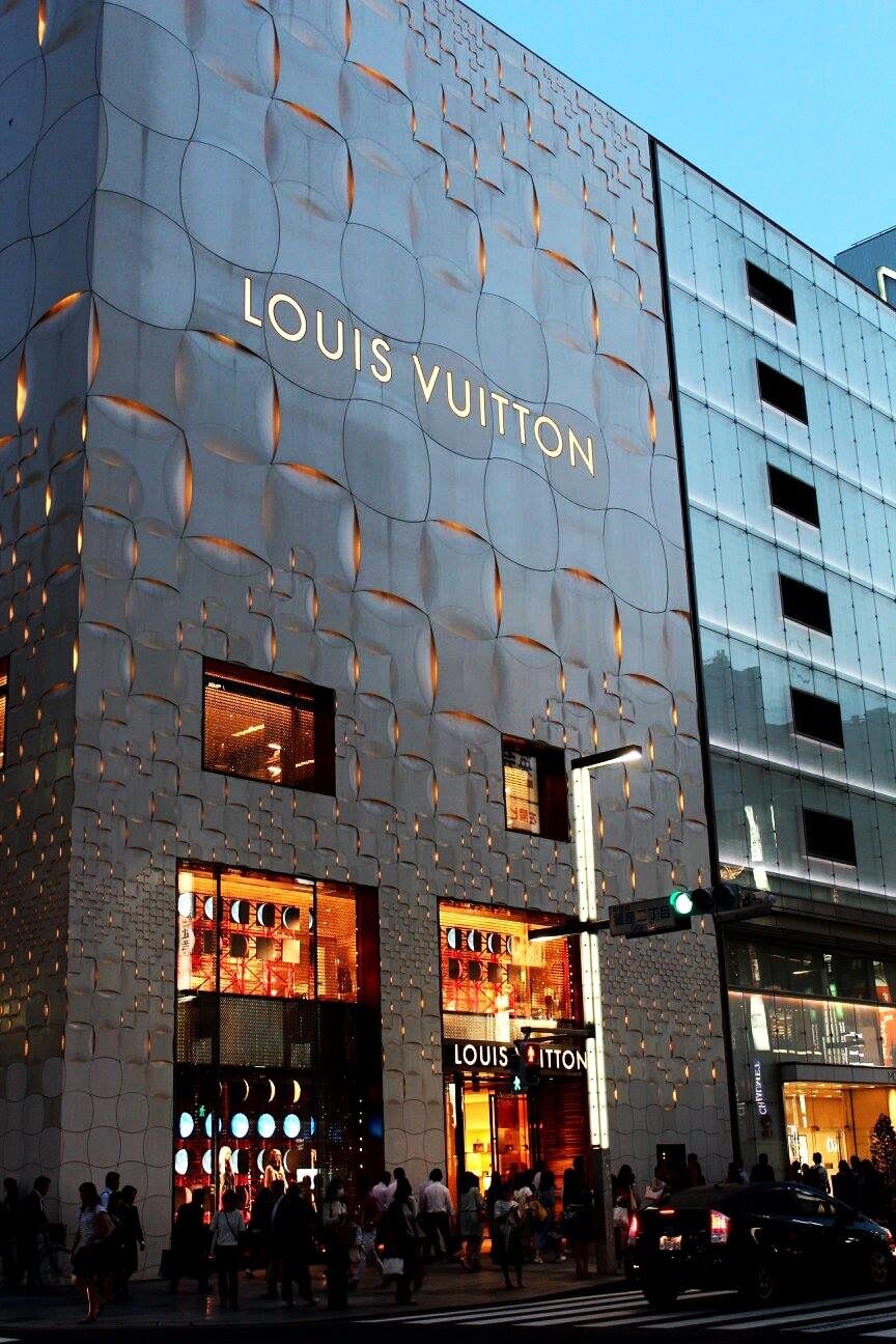 Photo of Louis Vuitton store in Shinjuku Tokyo at night