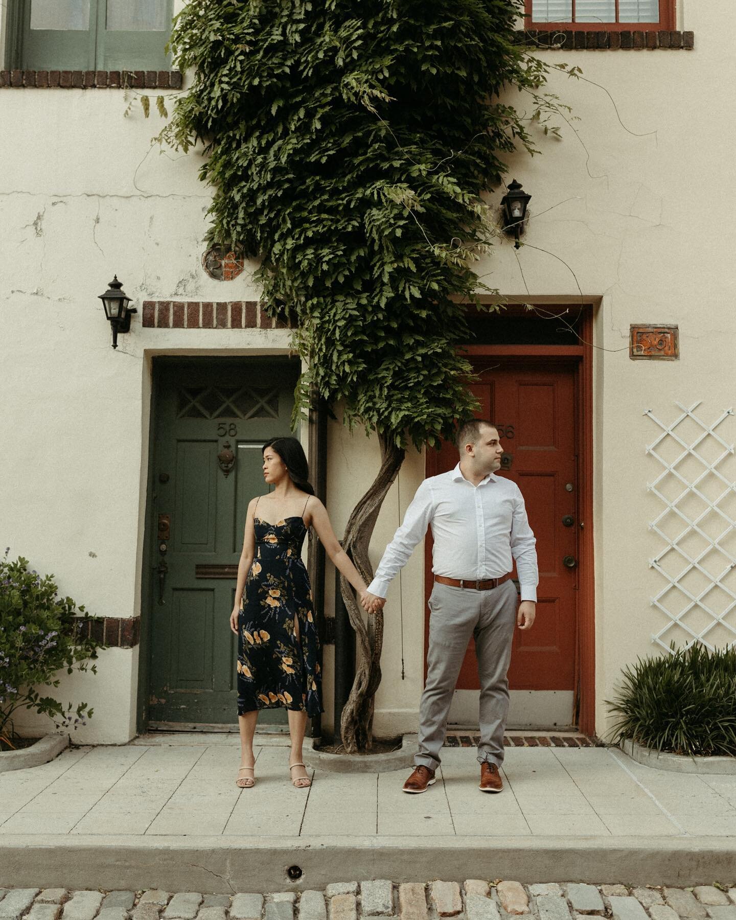 @iireneey &amp; @therealgomez57 took us to Washington Mews for their engagement session - a hidden gem we must have walked past 1000x &amp; didn&rsquo;t even know existed! 🤩 We had so much fun hanging out in the village with them &amp; hearing about