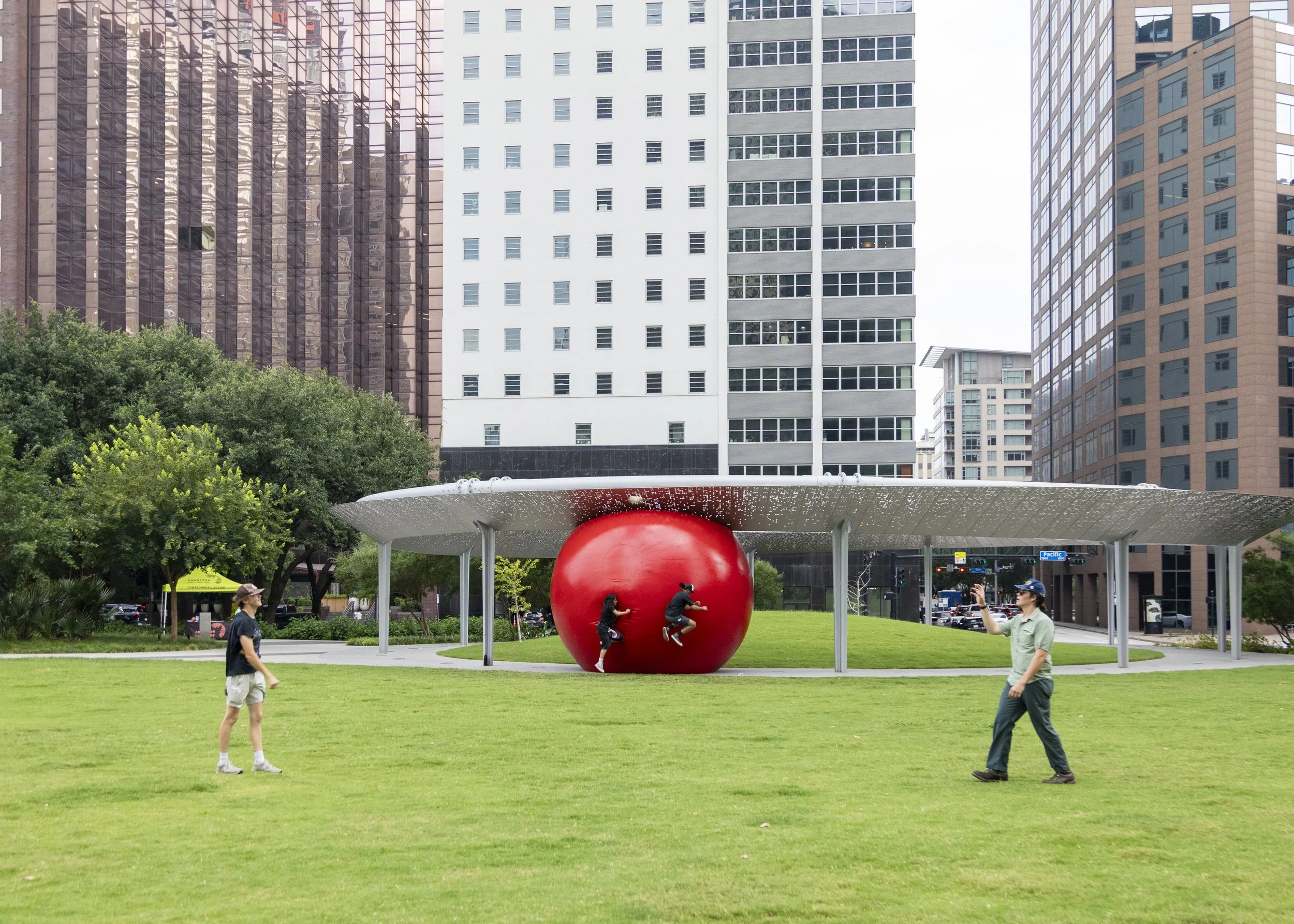 redball-Pacific-Plaza-kurt-perschke-photographer-56.jpg