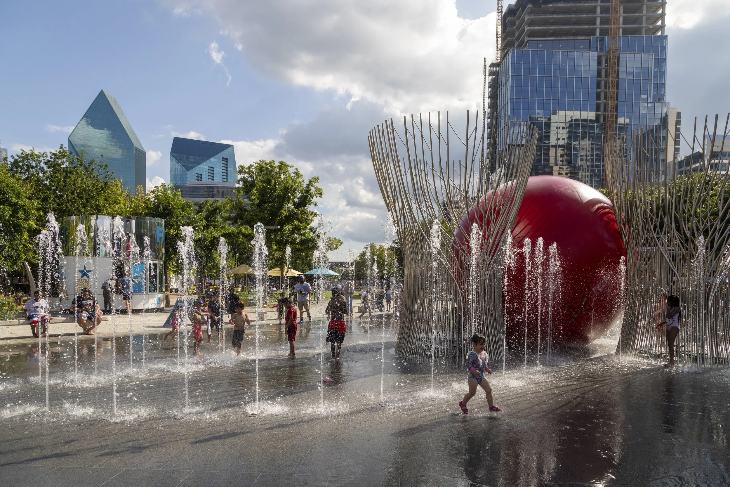 REDBALL-Nancy-Best-Fountain-kurt-perschke-photographer-72.jpg