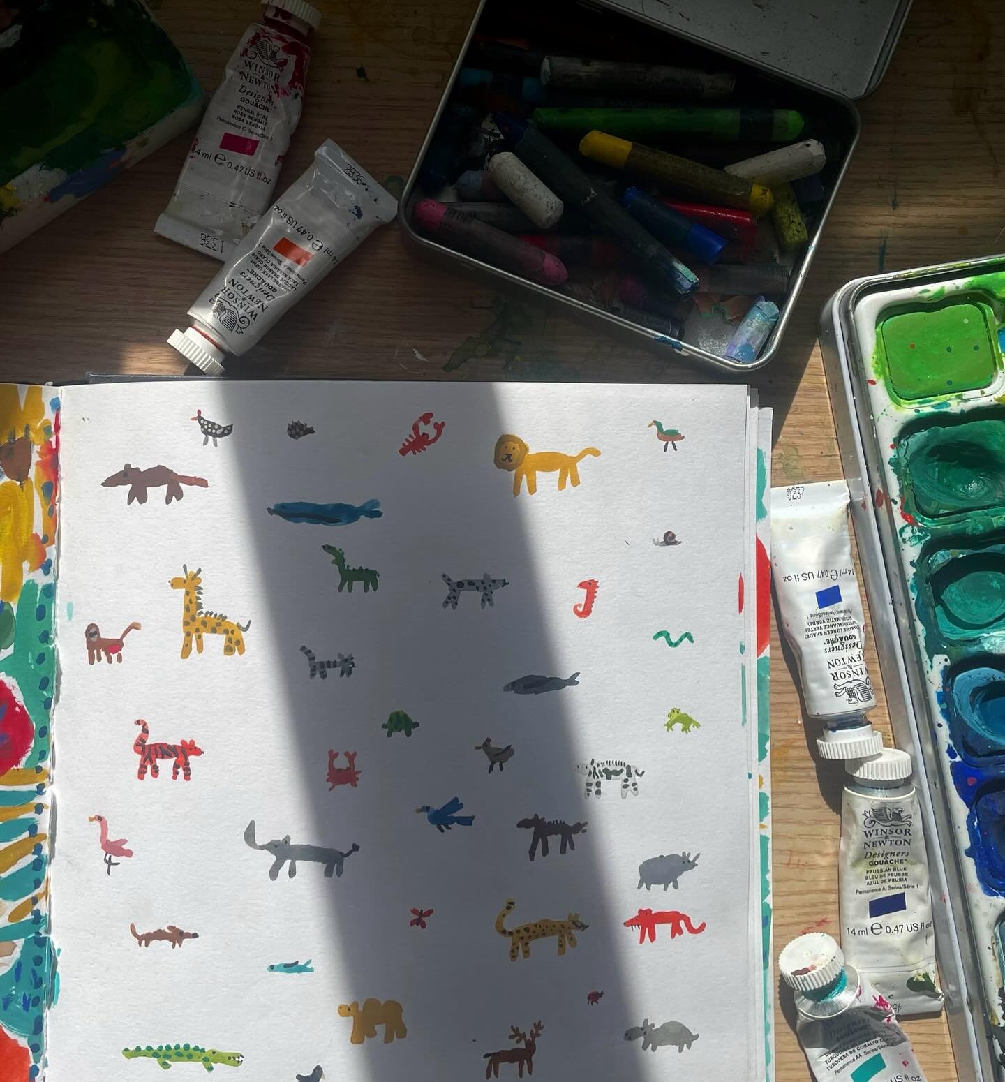 Teeny animals or big sketchbook?!?
 
Some tiny, silly animals sunbathing at my very messy desk!!

#illustration #art #design #printandpattern #greetingscards #carddesign #illustrator #sketchbook #sketchbooking